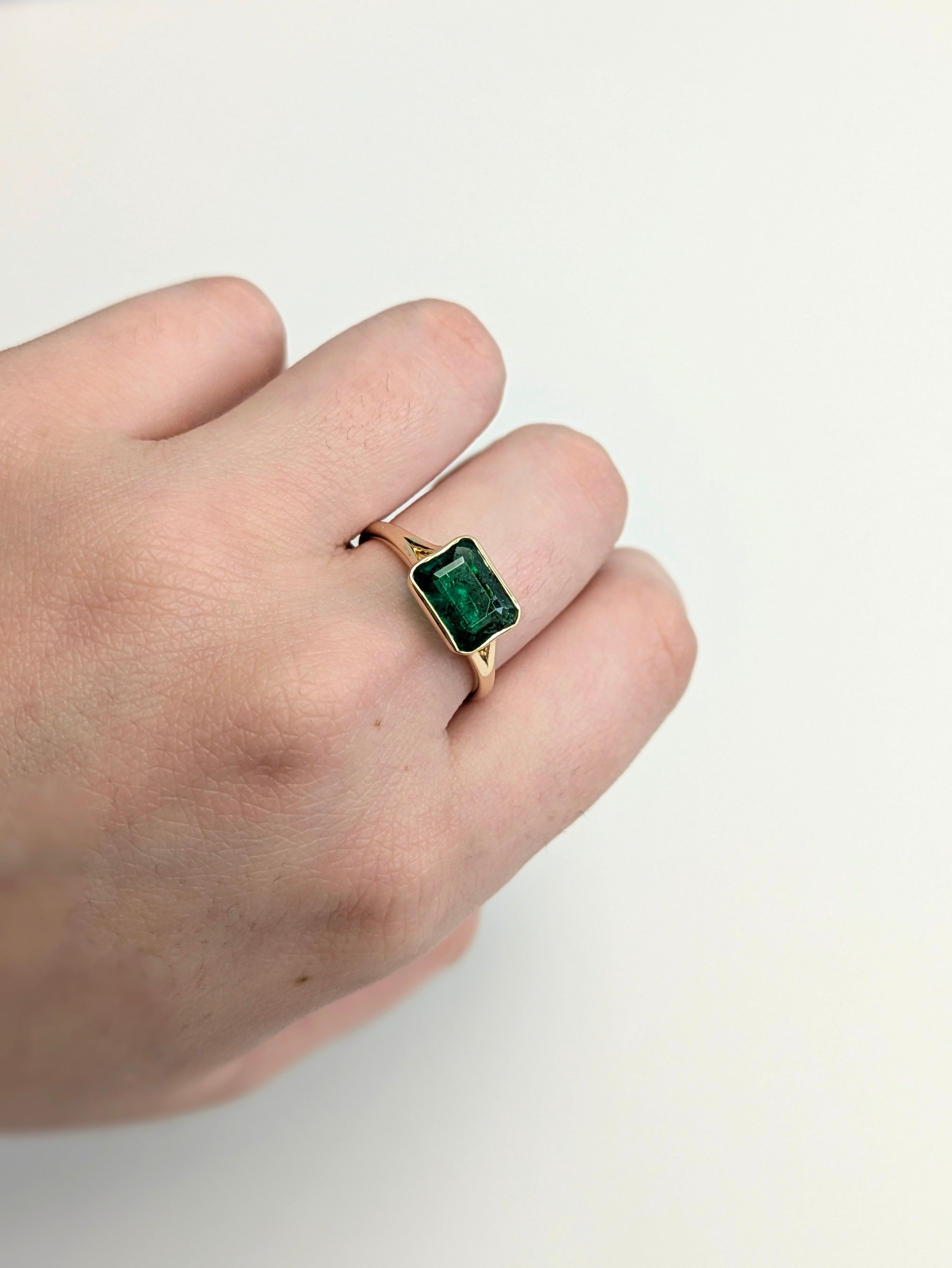 Asra 14K Yellow Gold 1.63cts Zambian Emerald Ring | Emerald Cut 8.5X6.2mm
