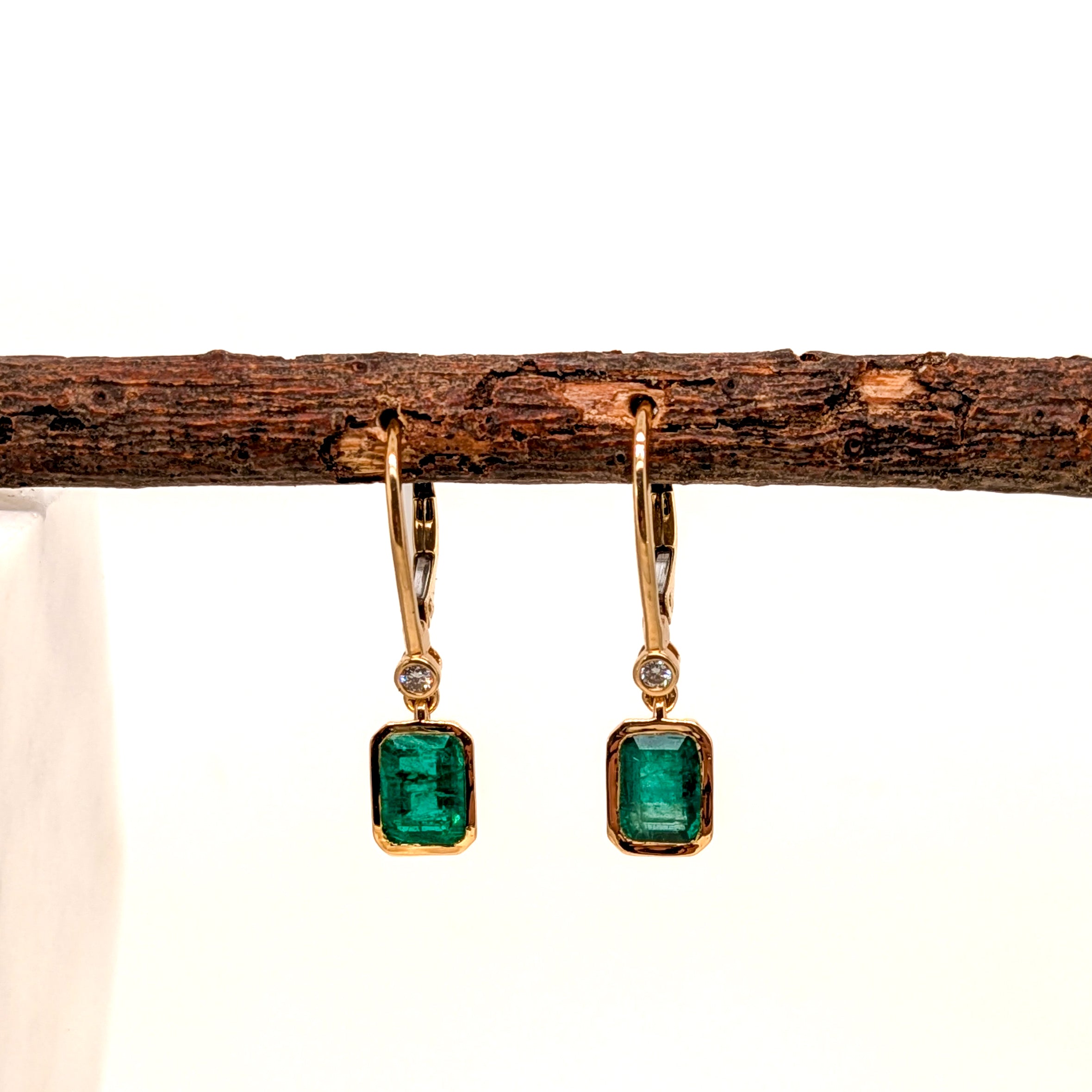 dina 14k yellow gold 0.07cts emerald diamond hoop earrings | emerald cut 7x5mm