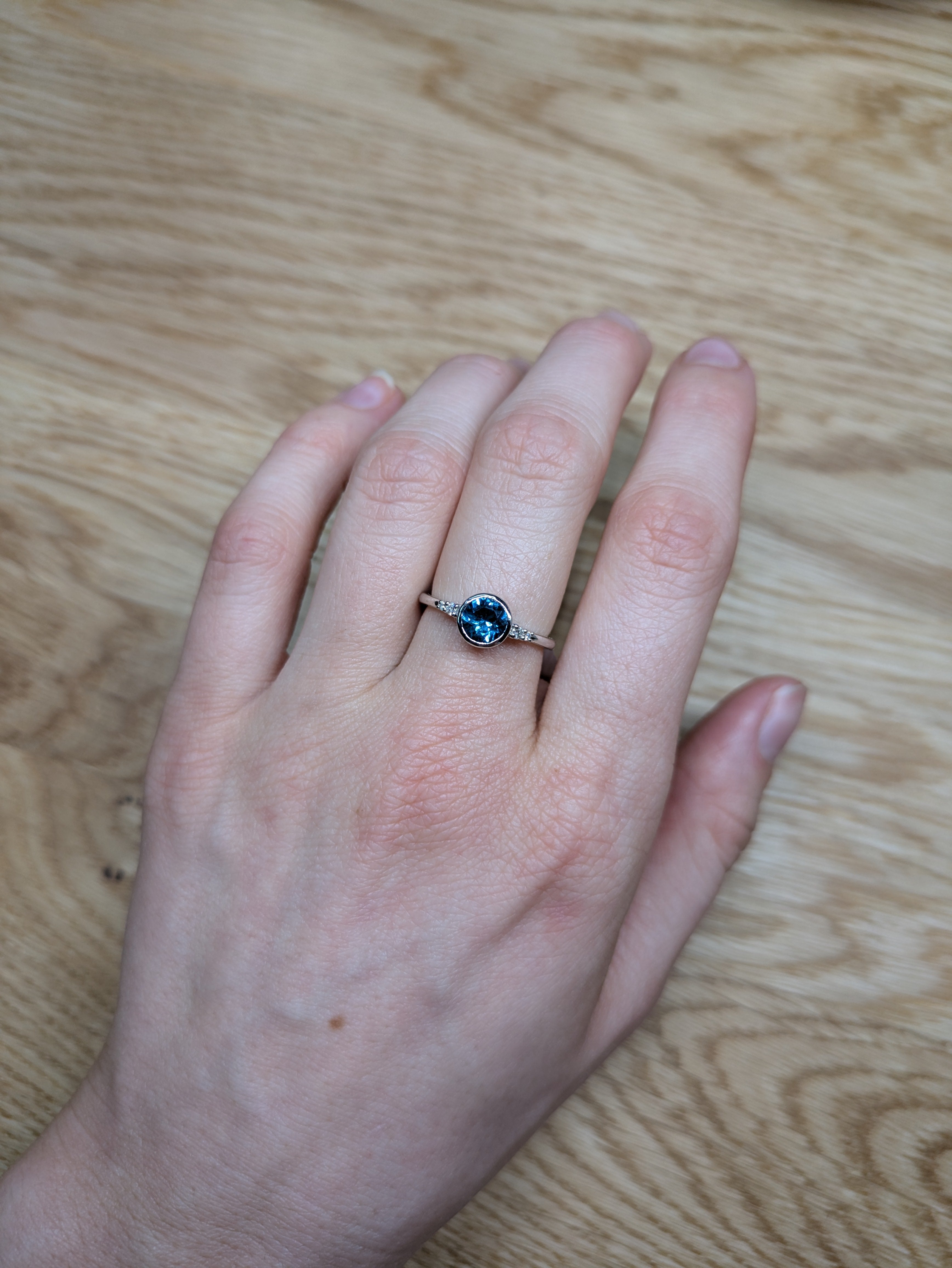 samara 14k white gold 0.80cts london blue topaz diamond wedding ring | round 6mm