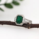 2ct Emerald Ring w Diamond Accents