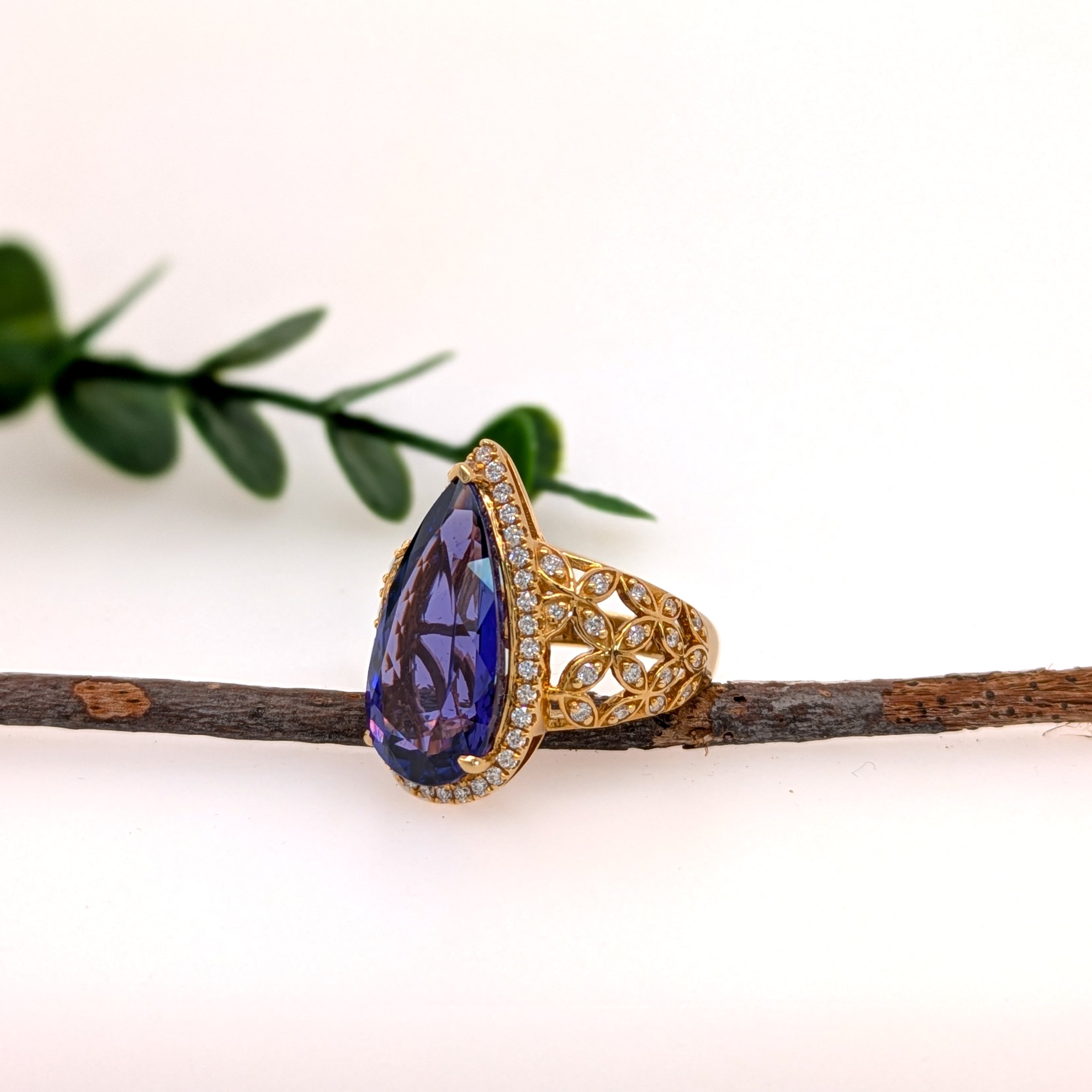 Previously Loved 18K Yellow Gold 9.7cts Tanzanite Diamond Ring | Pear Shape 20x11mm