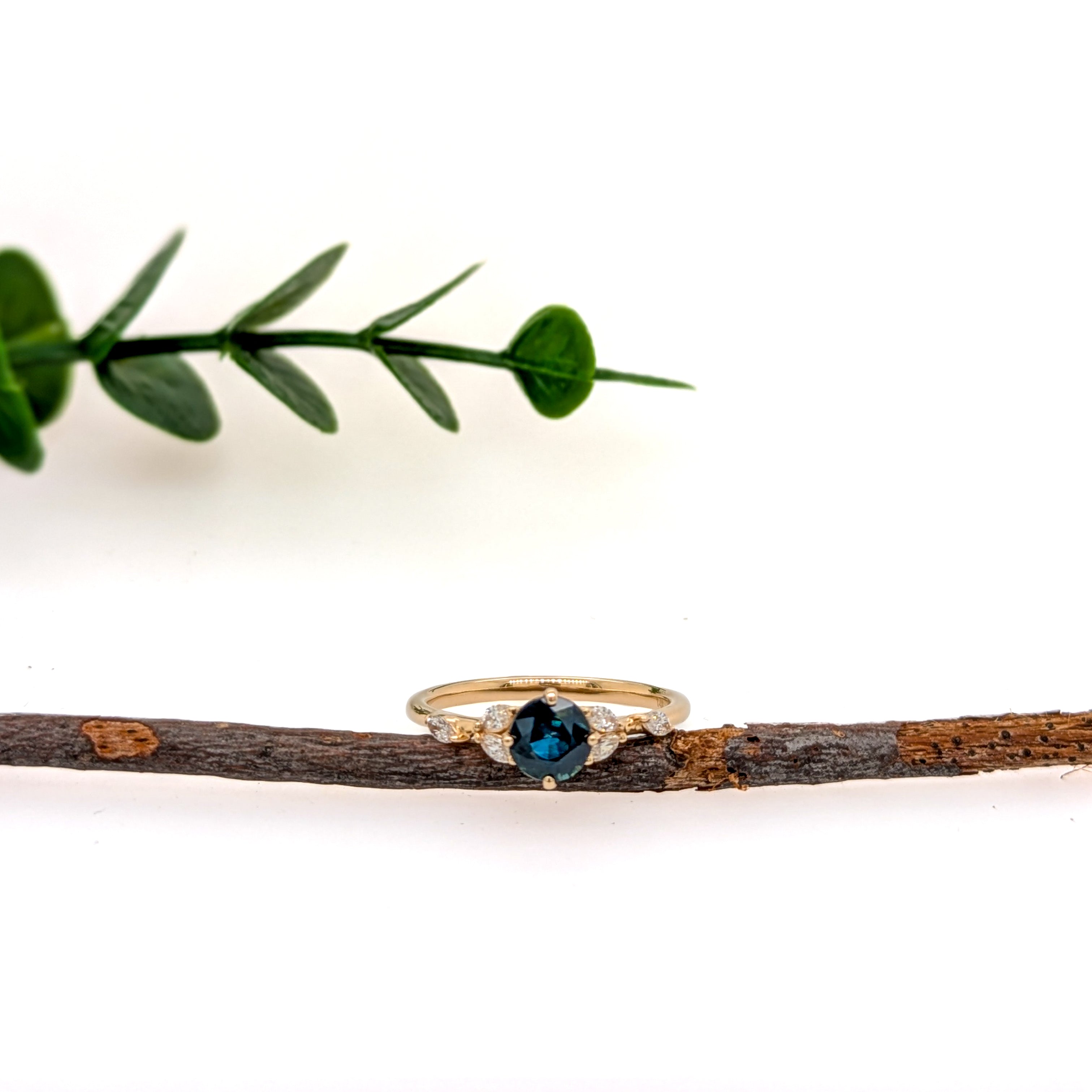 Janu 14K Yellow Gold 1.0cts Ceylon Sapphire Diamond Wedding Ring | Round 5mm