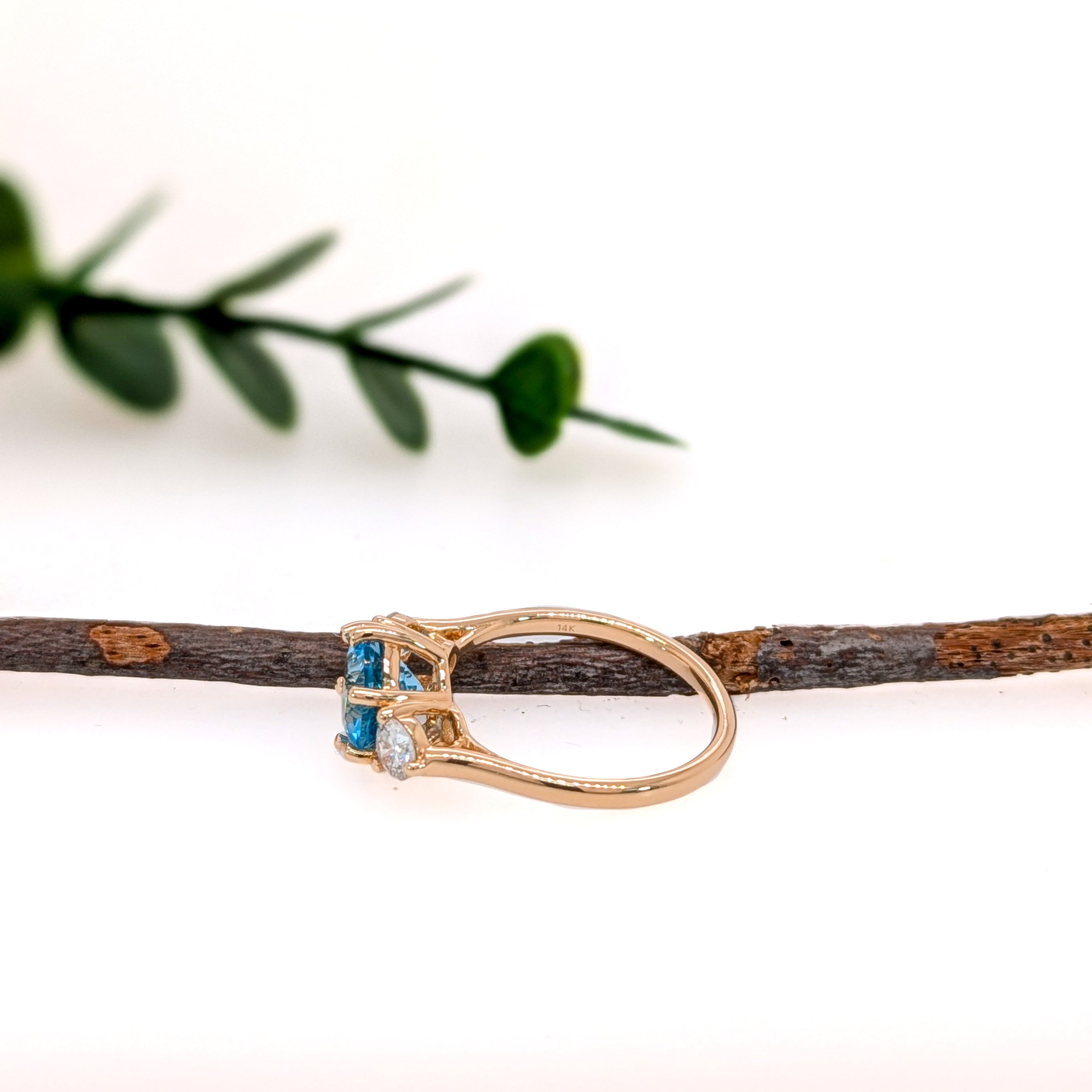 Zuri 14K Yellow Gold 2.1cts Swiss Blue Topaz Diamond Wedding Ring | Round 8mm