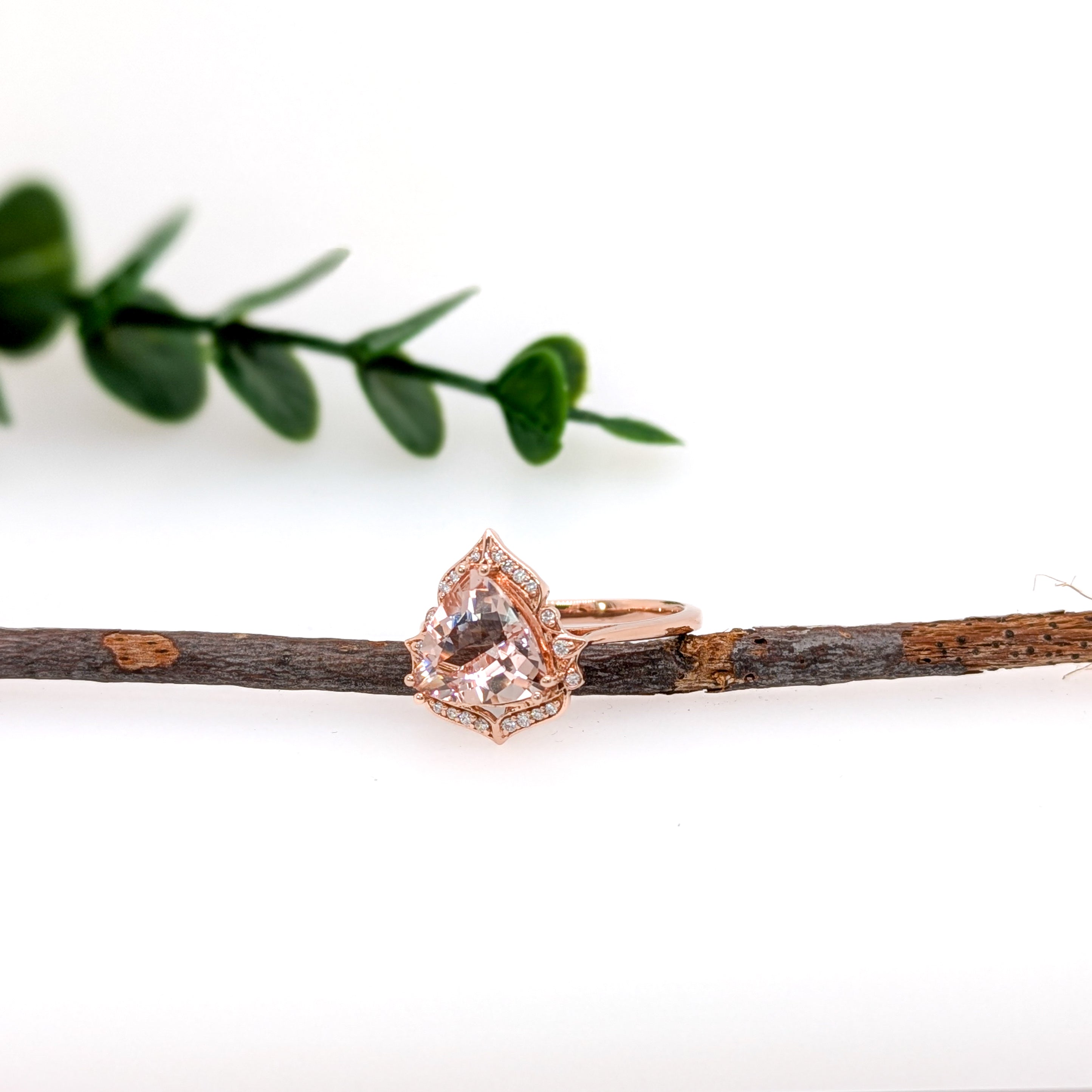 Lanah 14K Yellow Gold 2.14cts Morganite Diamond Ring | Trillion 9mm