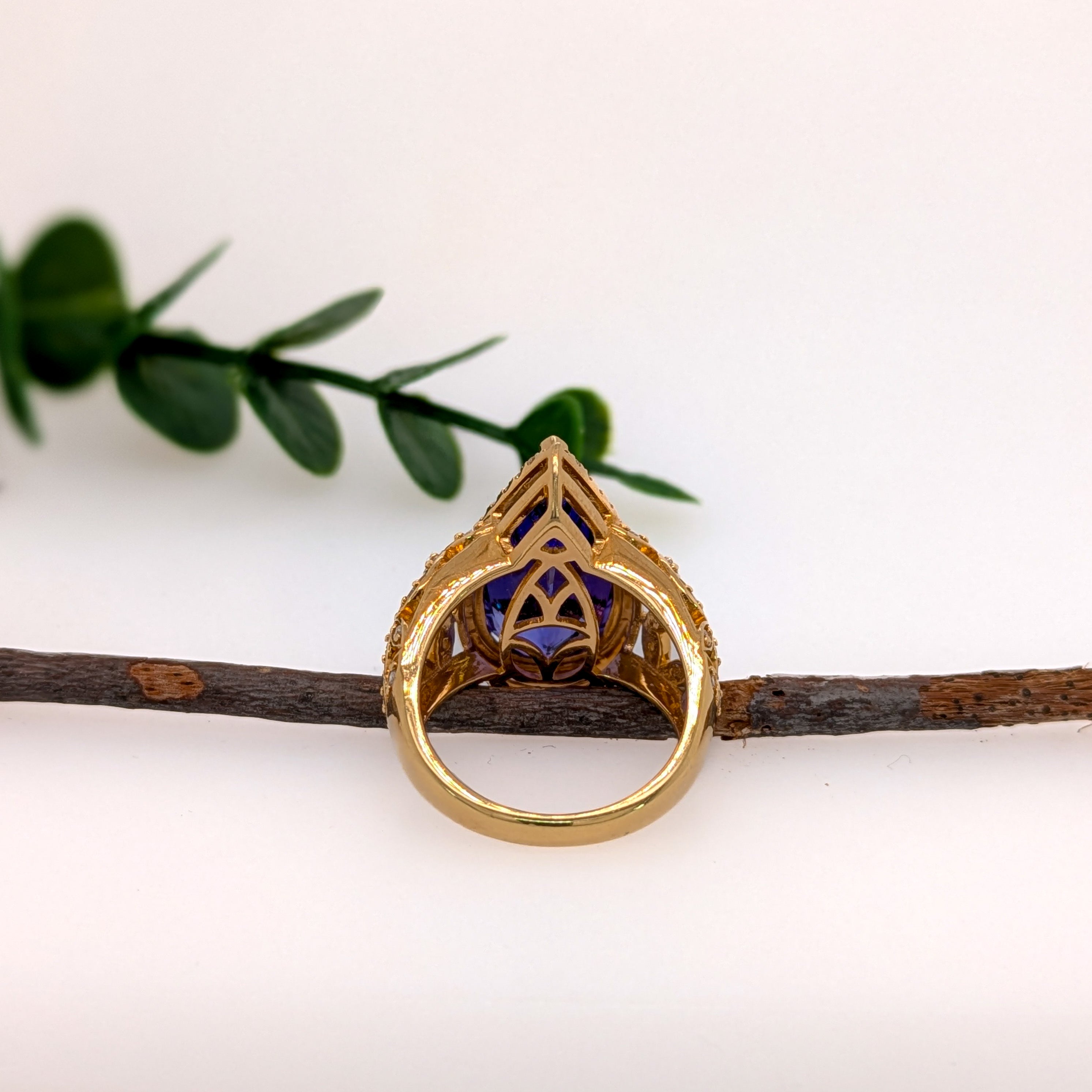 Previously Loved 18K Yellow Gold 9.7cts Tanzanite Diamond Ring | Pear Shape 20x11mm