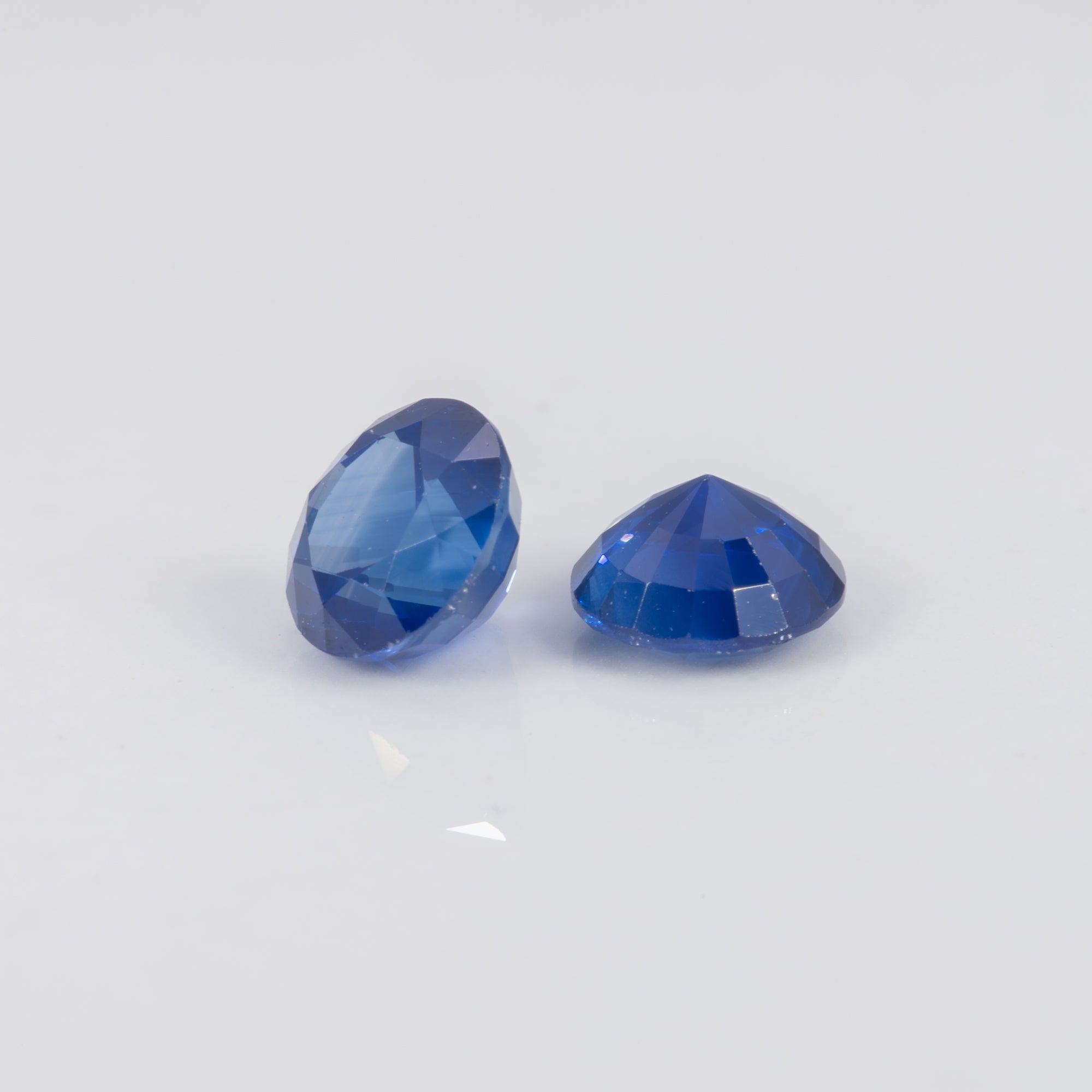 0.46 carat natural blue sapphire round 4.5mm loose gemstone – view 3