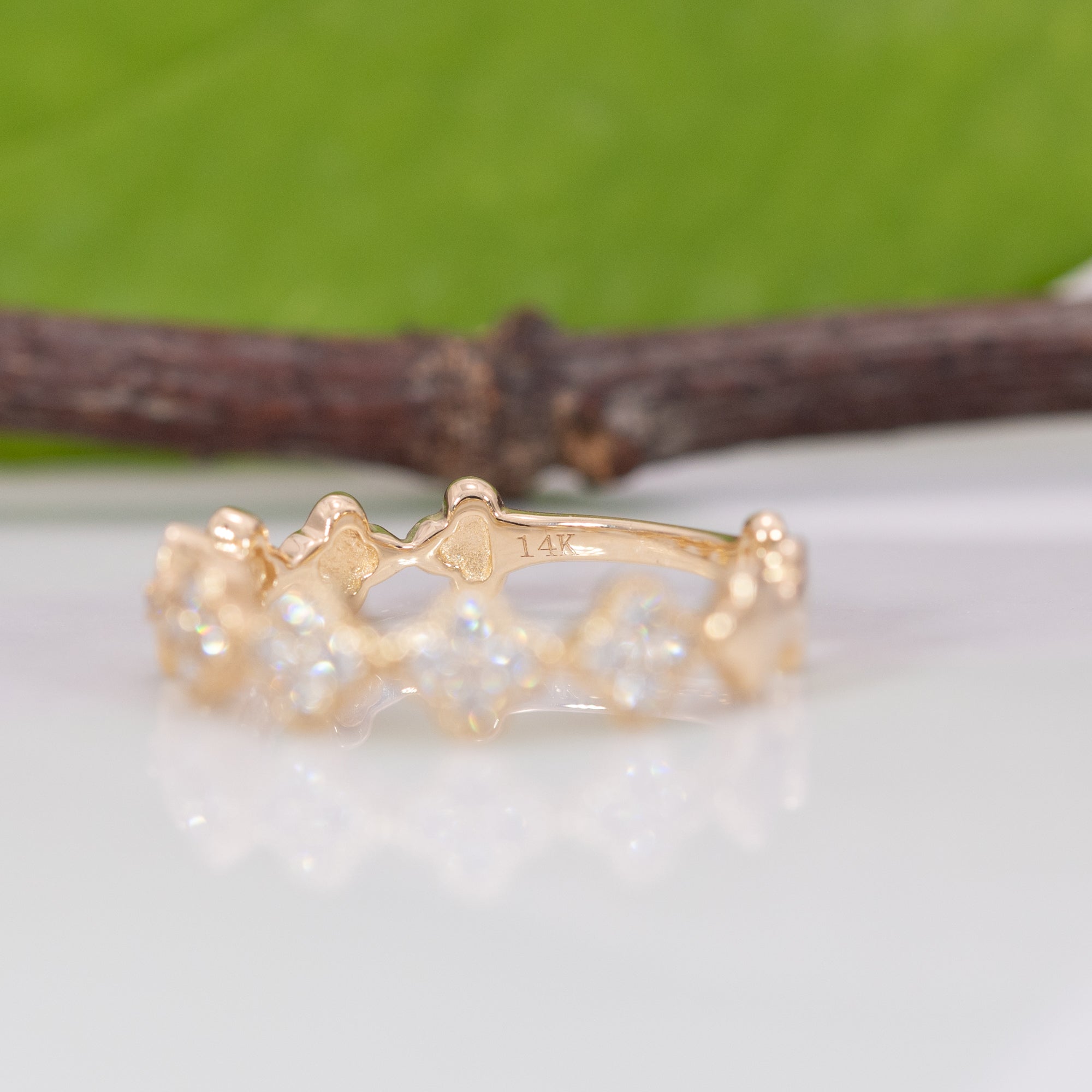 14K yellow gold diamond band