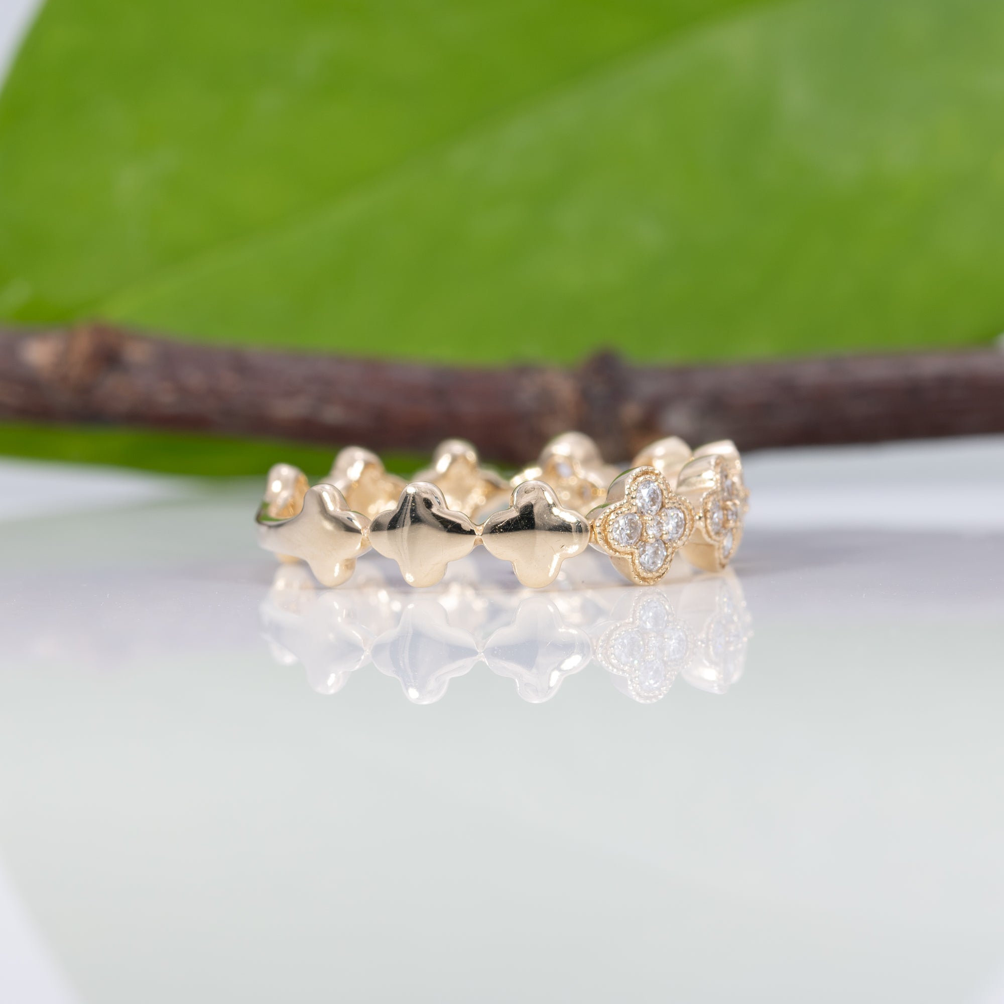 14K yellow gold diamond band