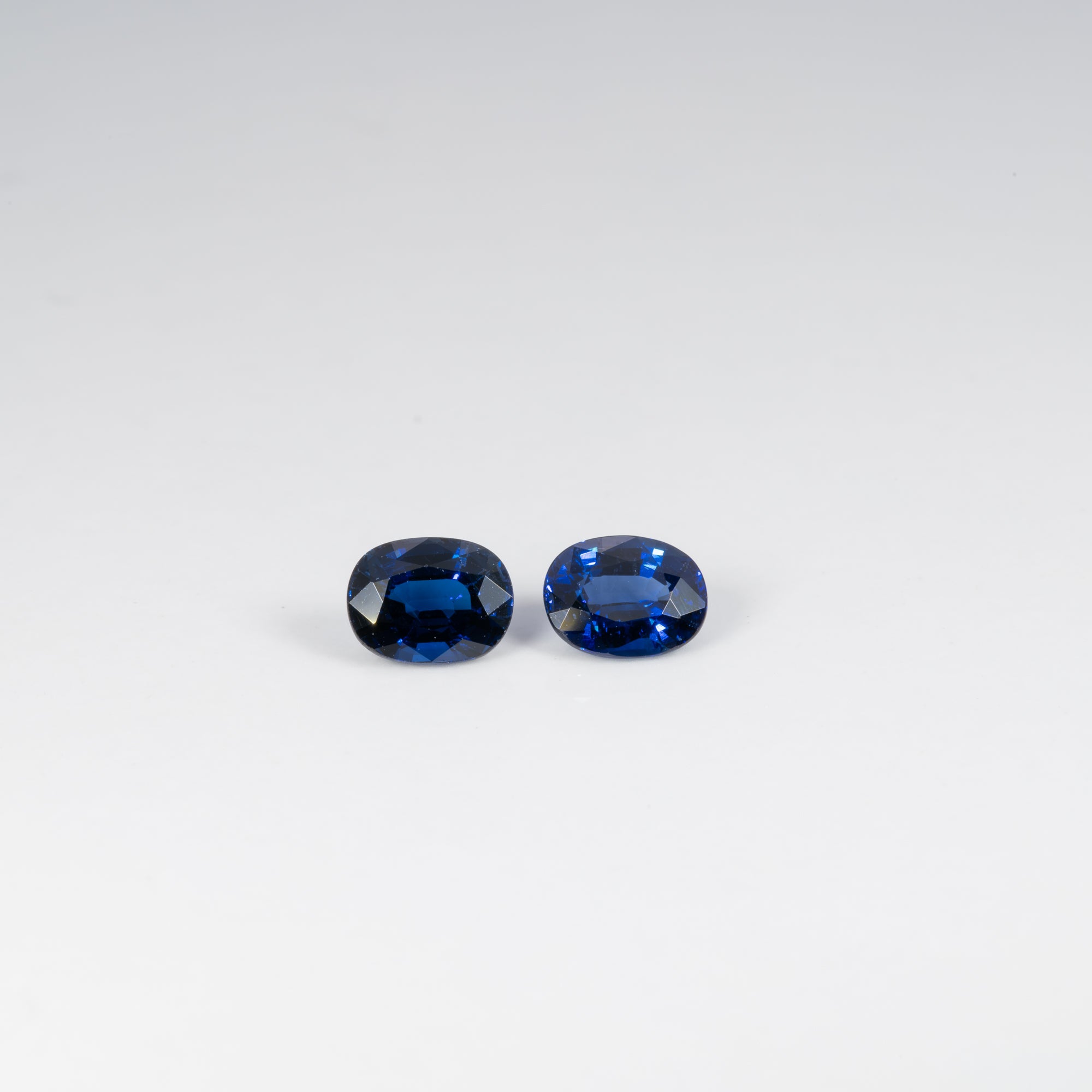 0.78 carat natural blue sapphire oval 6x4.6mm loose gemstone – view 2