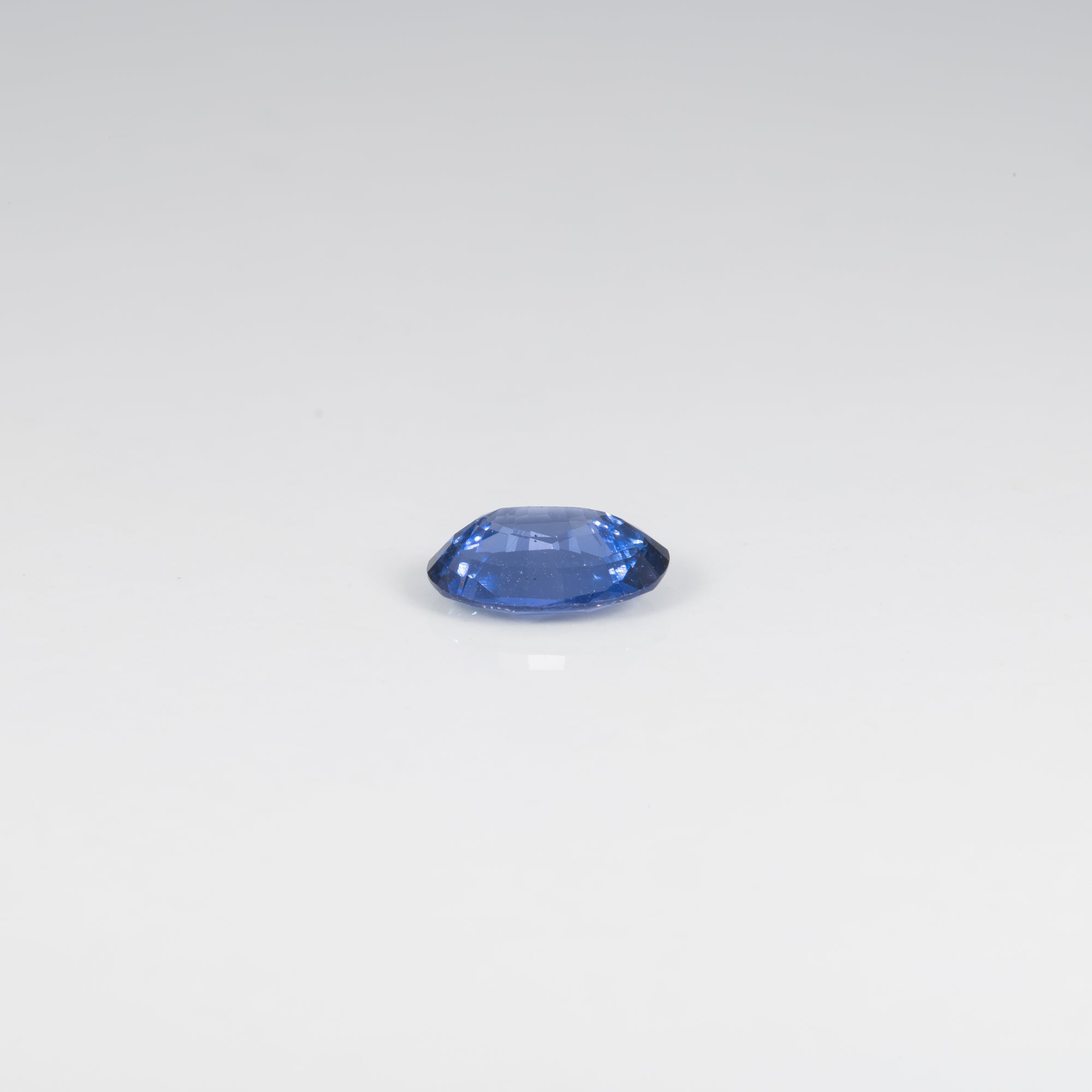1.54 carat natural blue sapphire oval 8.37x6.53mm loose gemstone – view 4