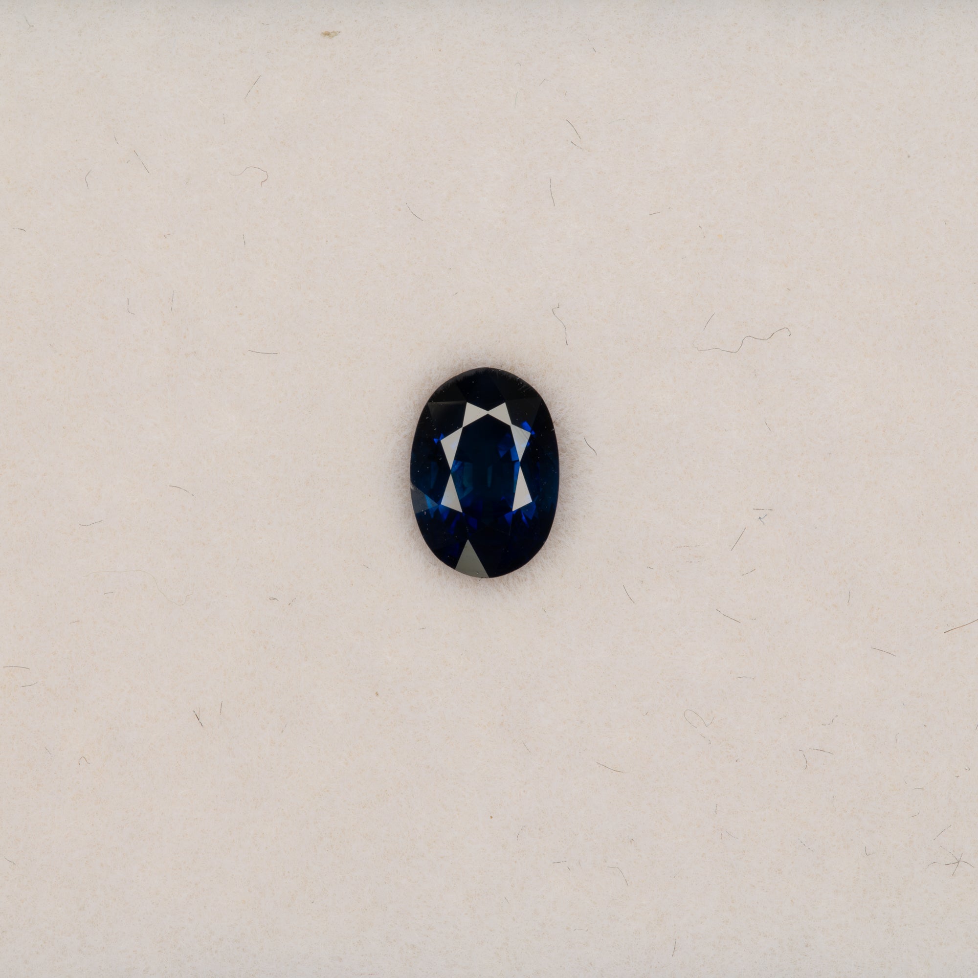 0.9 carat natural blue sapphire, oval 6.8x4.9mm loose gemstone
