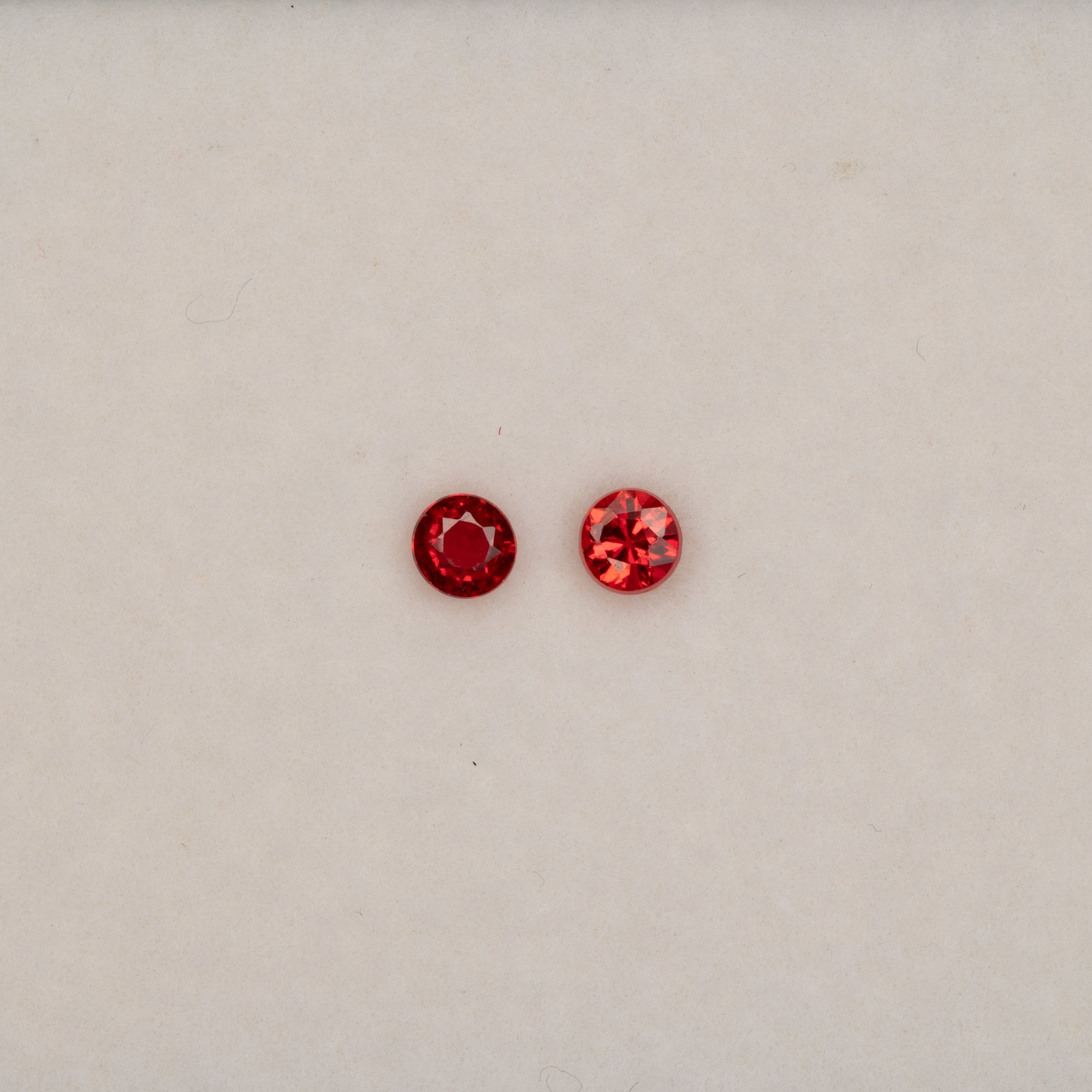 0.12 carat natural Ceylon orange sapphire round 3mm loose gemstone – view 2