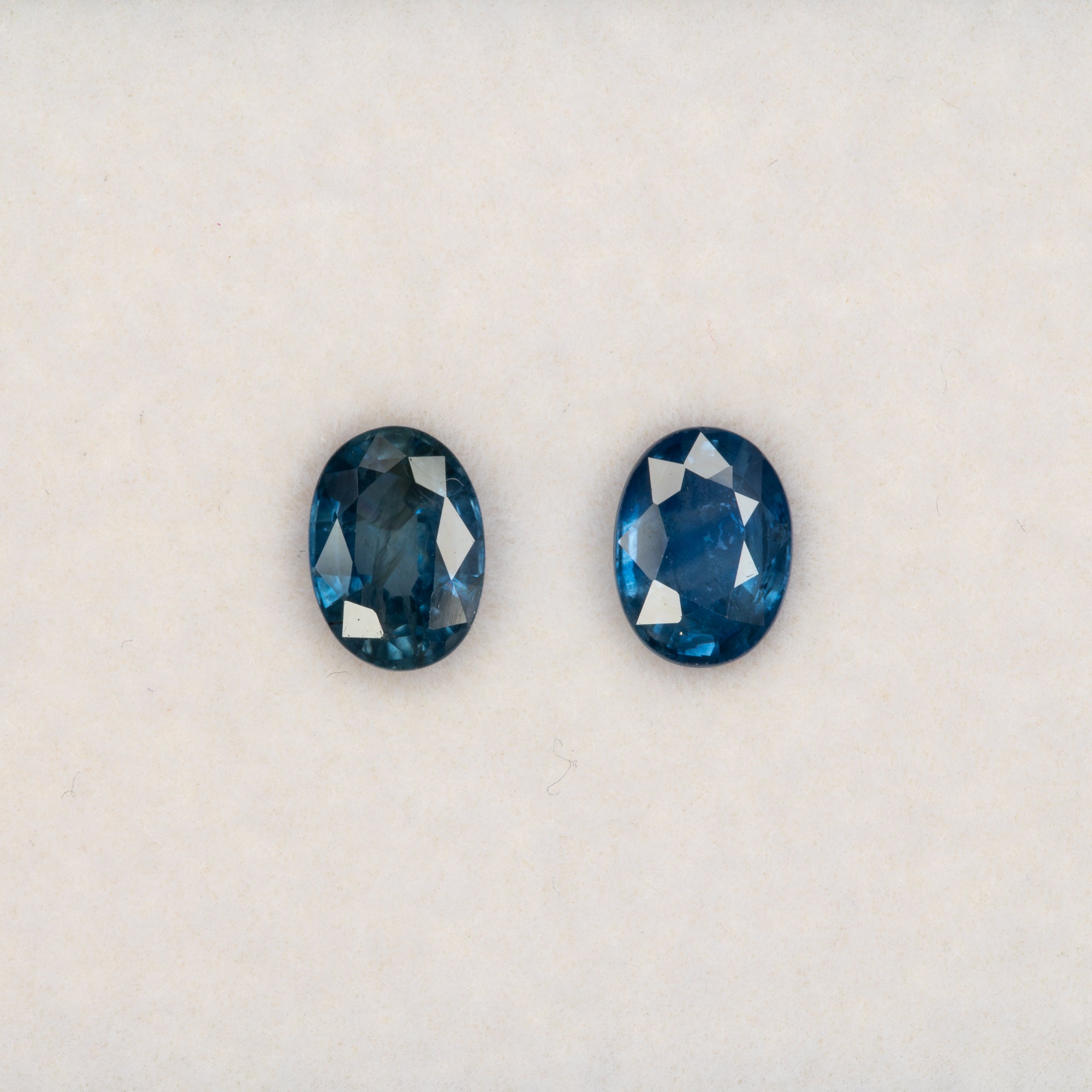 1.16 carat natural blue sapphire oval 7x5mm loose gemstone – view 2