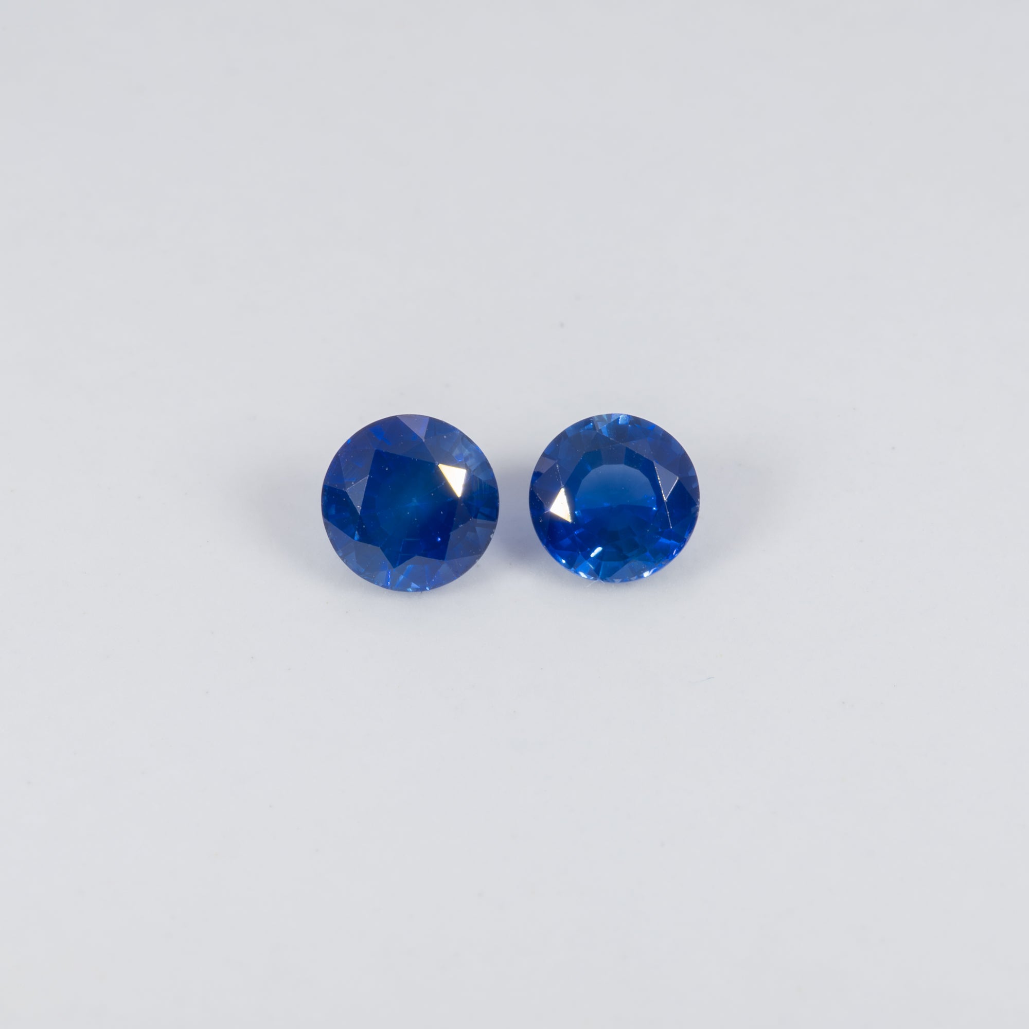 0.46 carat natural blue sapphire round 4.5mm loose gemstone – view 2