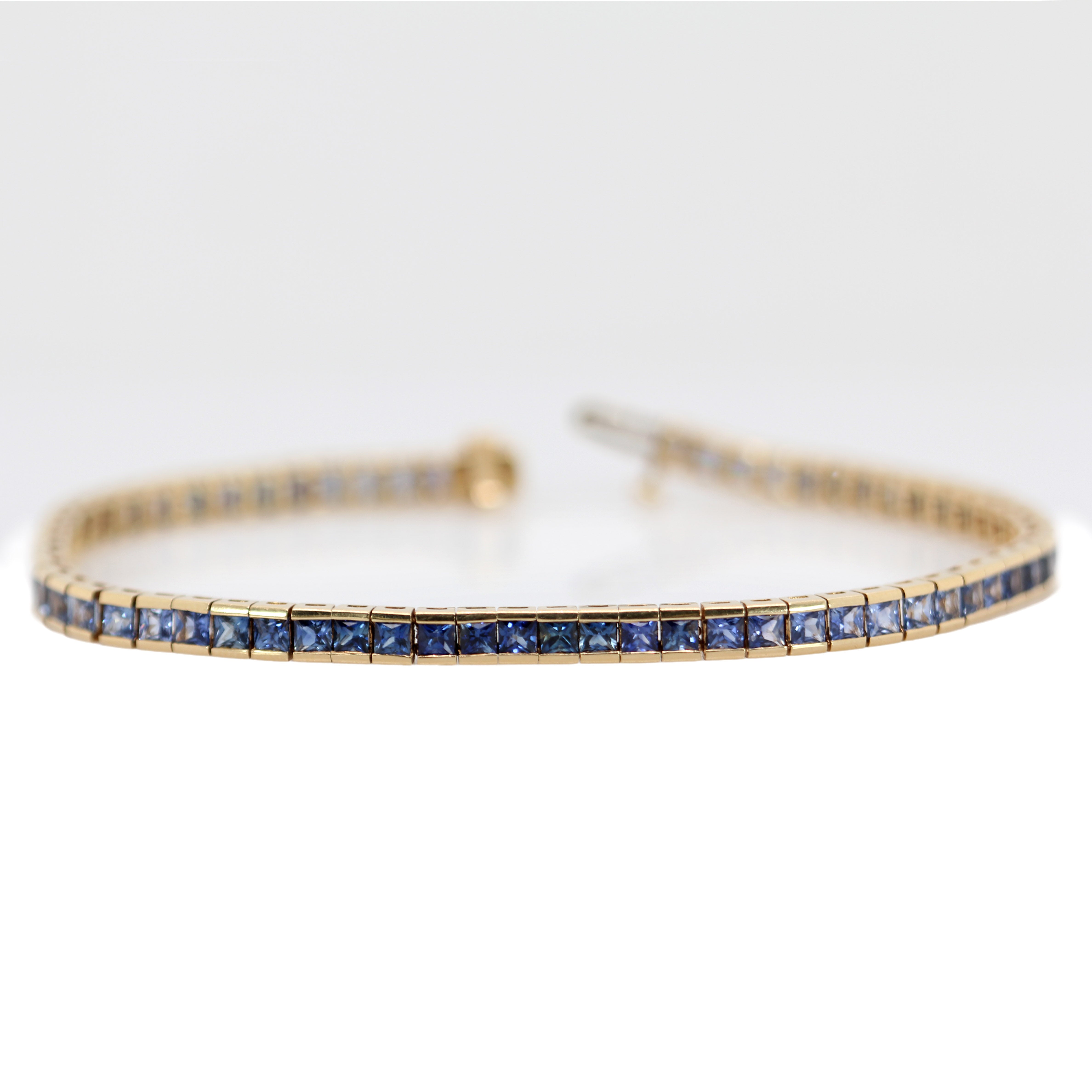Previously Loved 14K Yellow Gold 6.60cts Ombre Sapphire Bracelet | 66 Sapphires