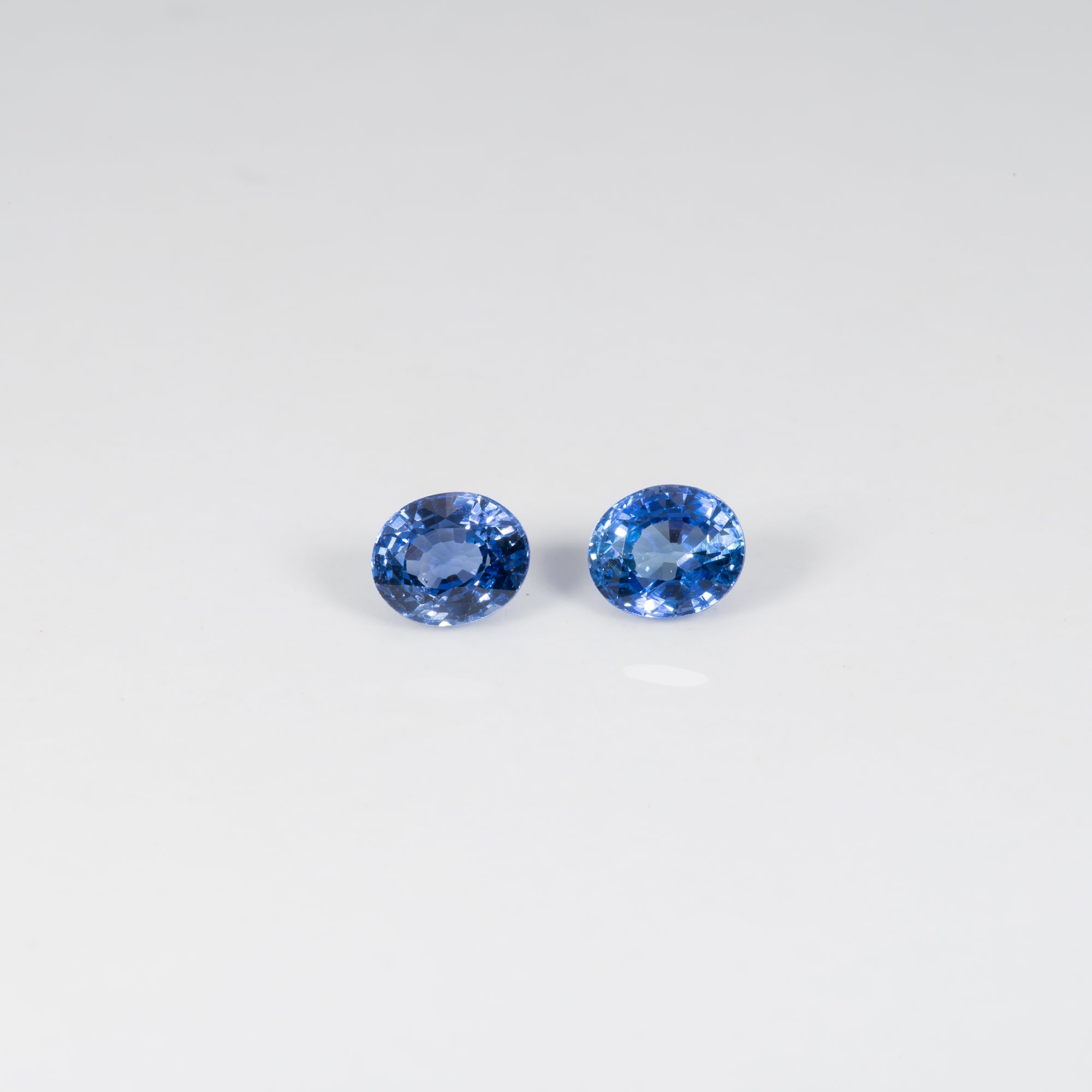 0.53 carat natural AAA grade blue sapphire oval 5x4mm loose gemstone – view 2