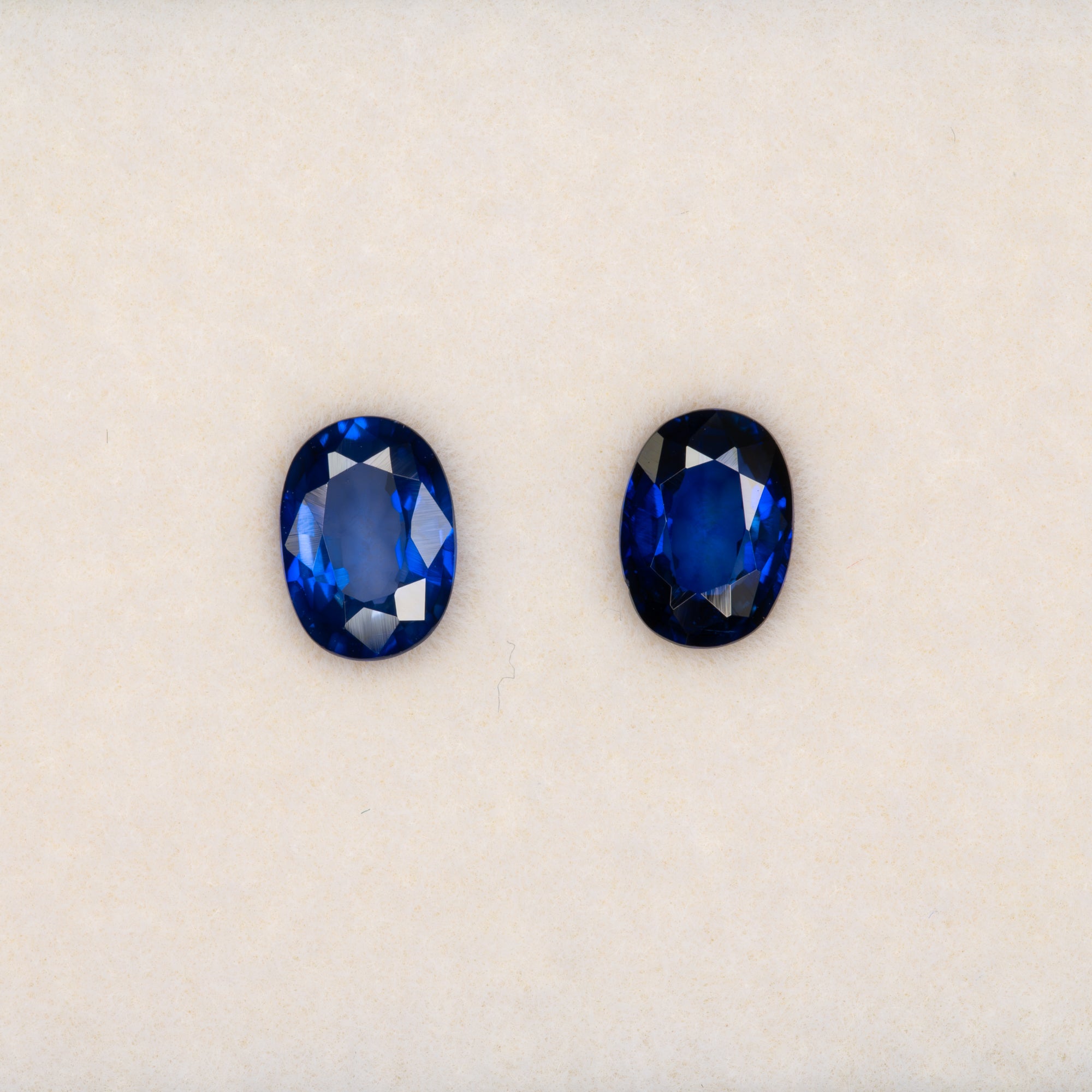 0.96 carat natural Ceylon blue sapphire oval 7x5mm loose gemstone – view 2