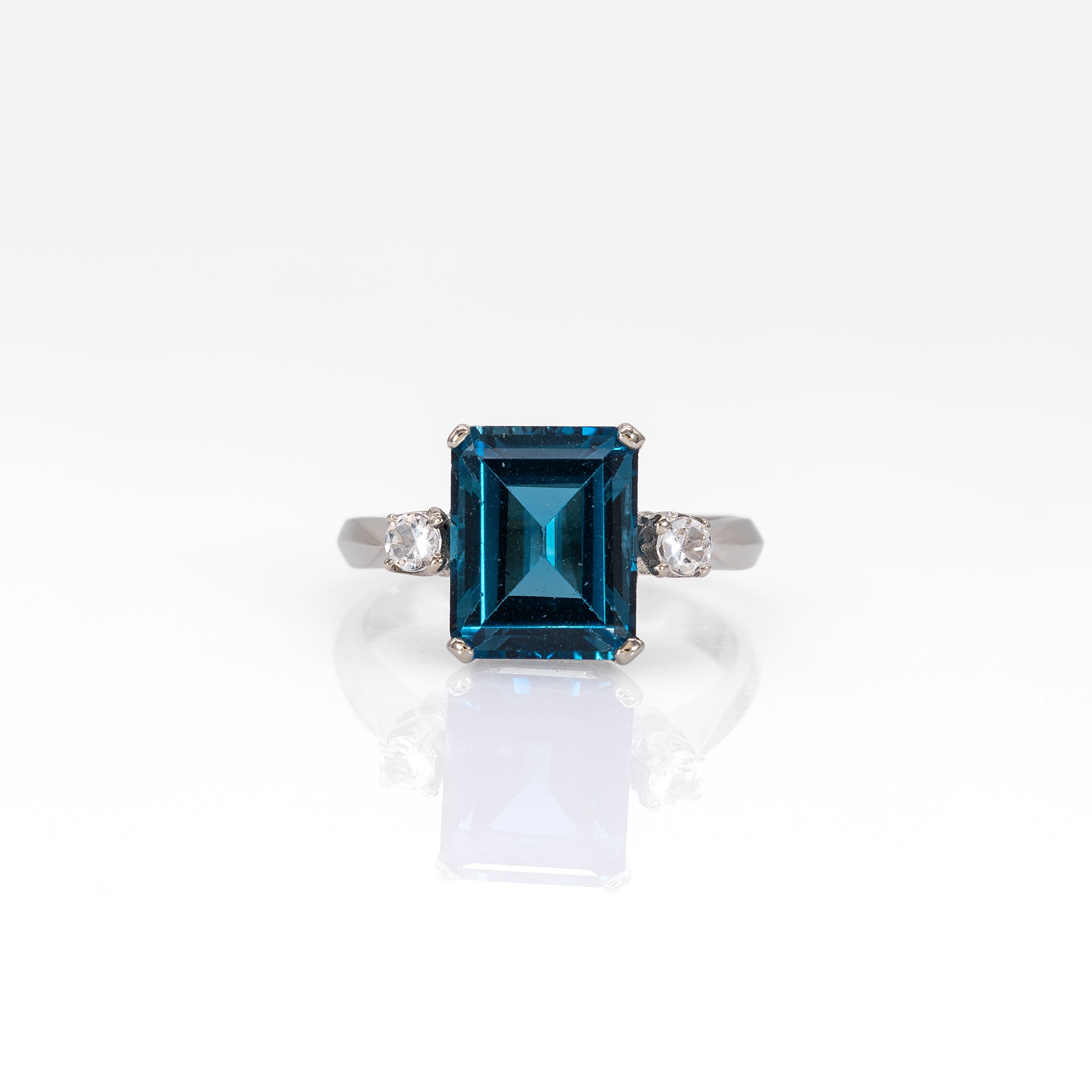 10K yellow gold London blue topaz estate ring with diamonds
