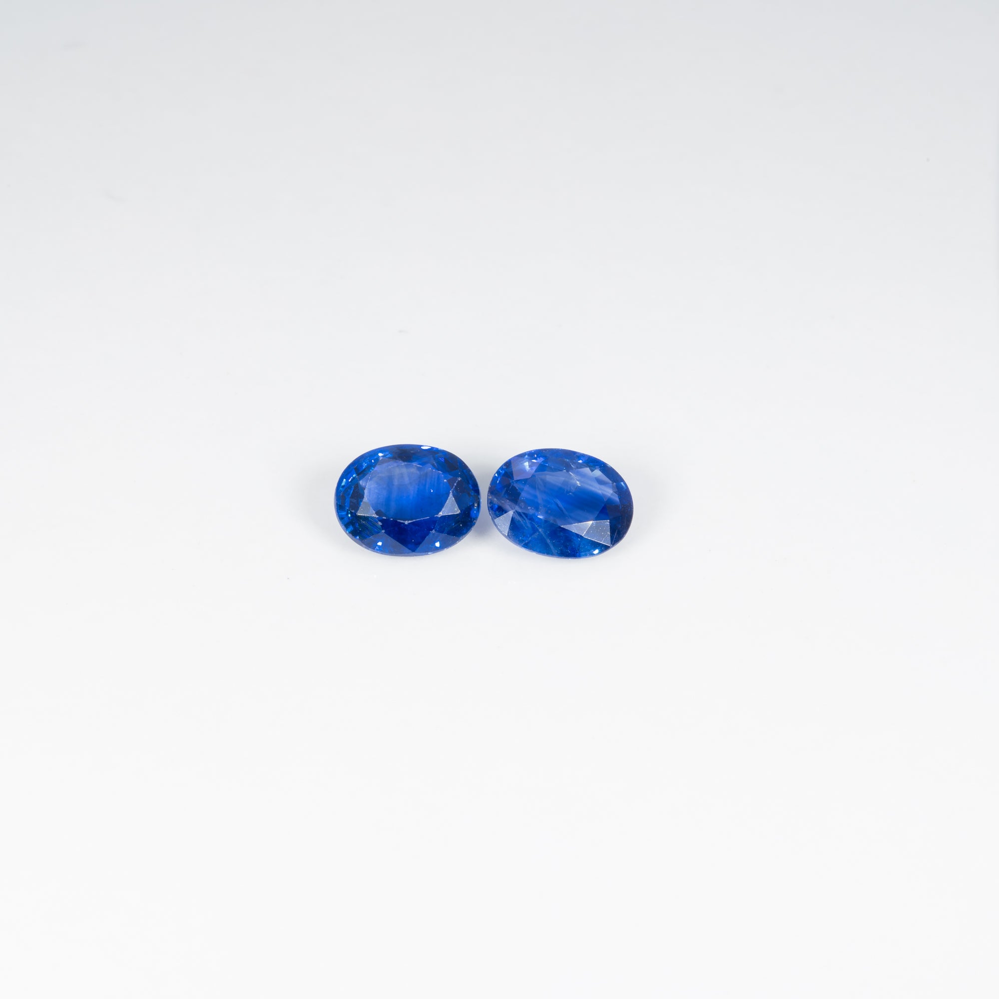 1.04 carat natural blue sapphire oval 6.8x5.5mm loose gemstone – view 2