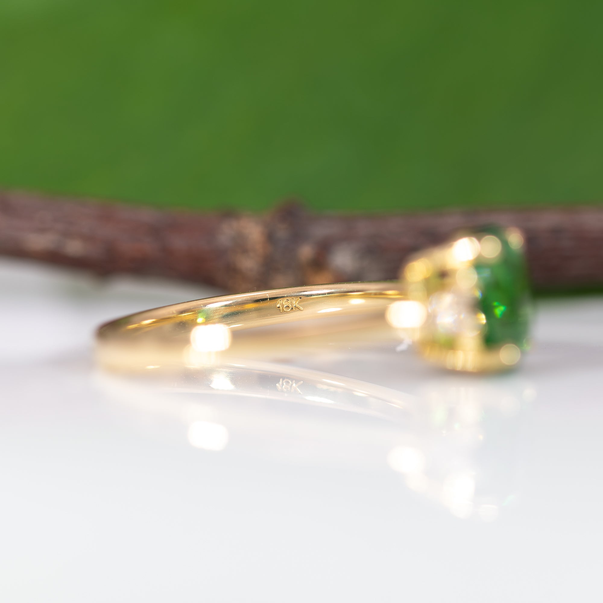 18K yellow gold tsavorite garnet ring