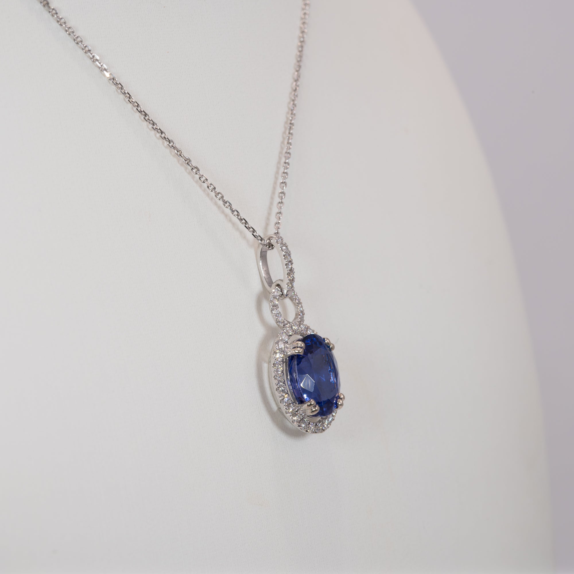 14K white gold tanzanite pendant