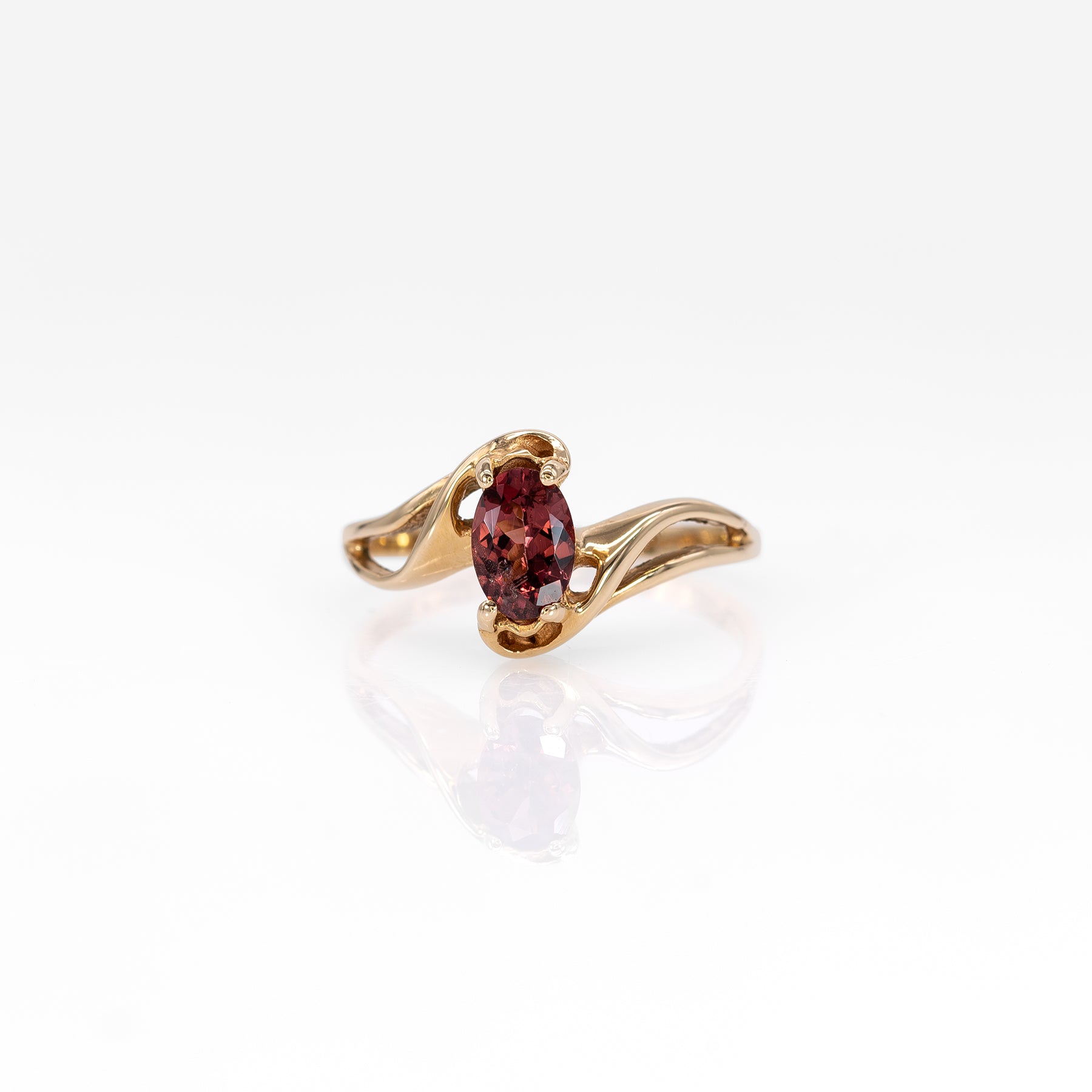 14K yellow gold orange spinel estate solitaire ring