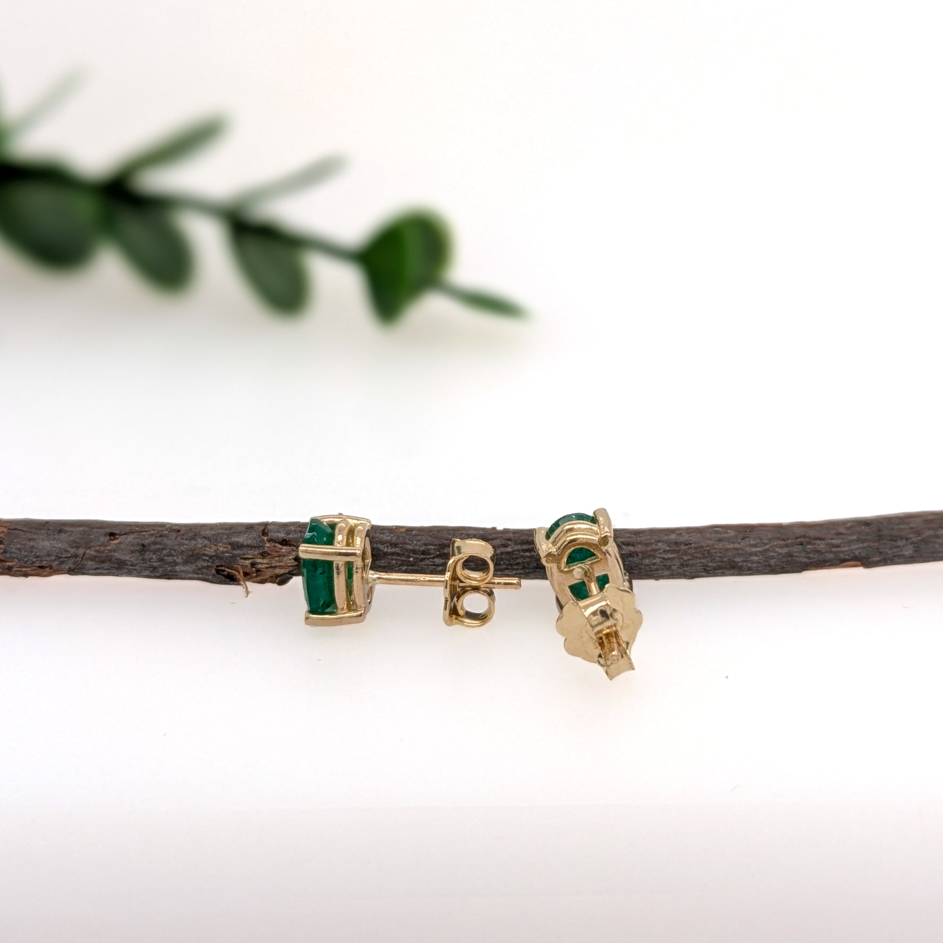 Lyila 14K Gold 1.4cts Emerald Solitaire Stud Earrings | Oval 7x5mm