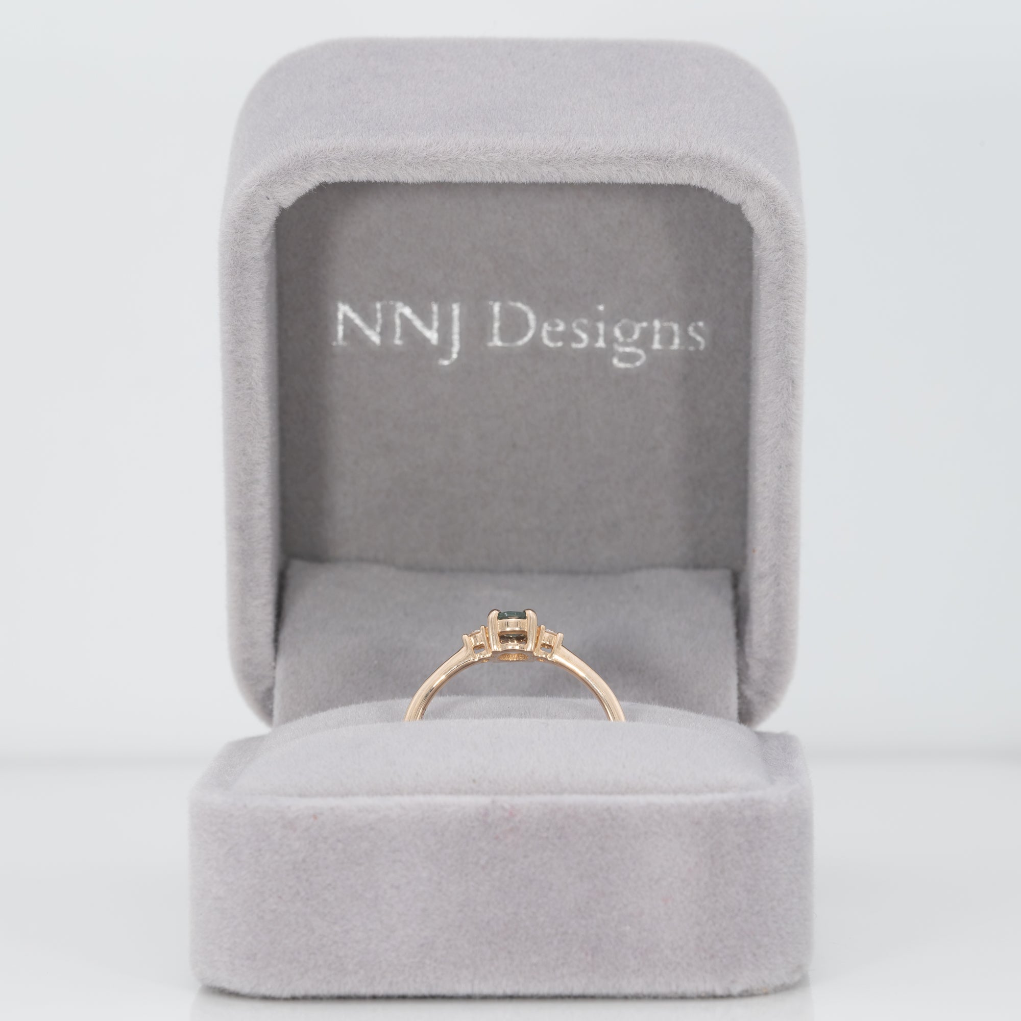 14K yellow gold alexandrite ring