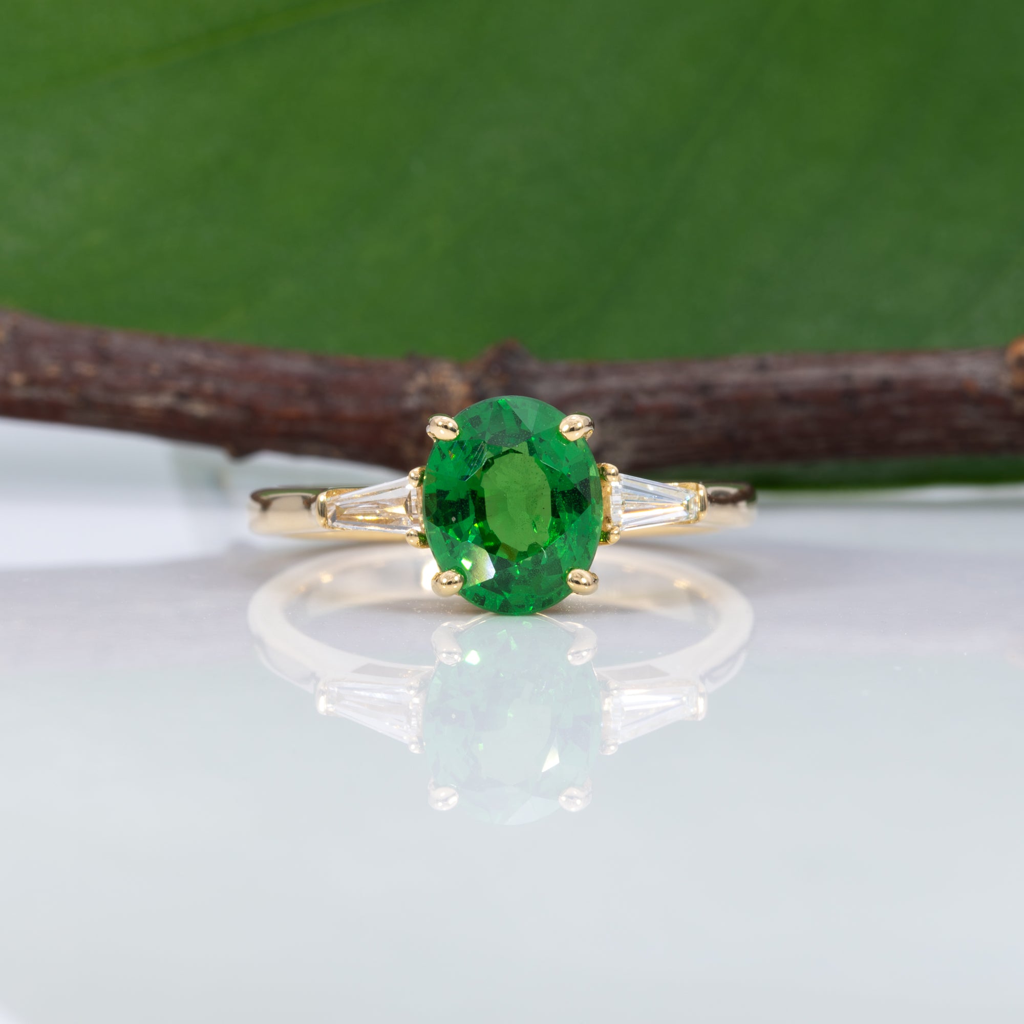 18K yellow gold tsavorite garnet ring