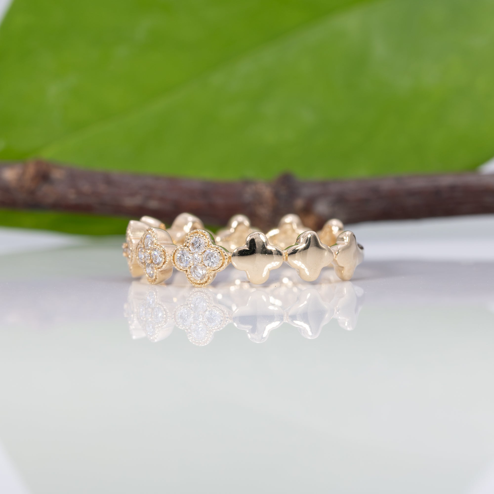 14K yellow gold diamond band