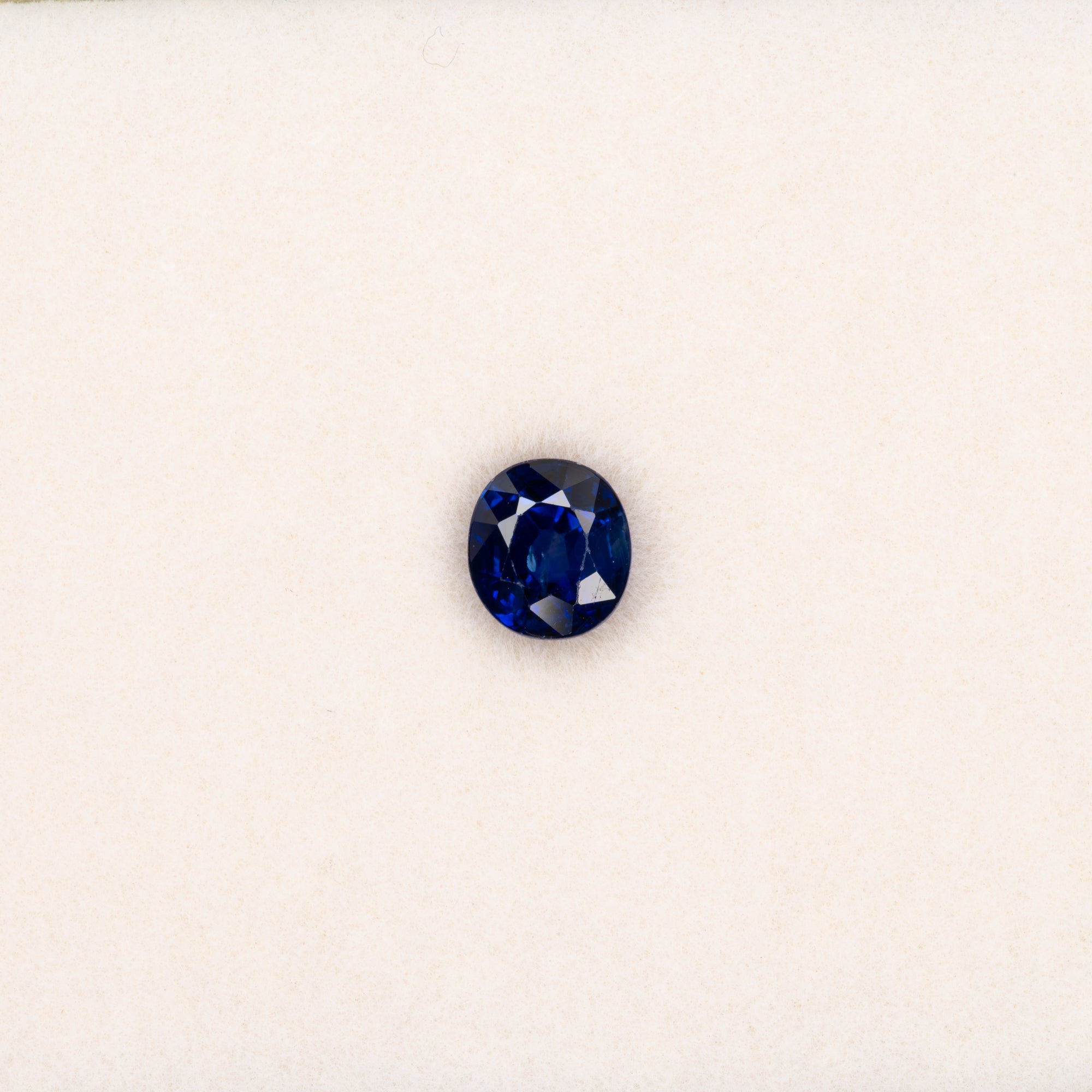 0.90 carat natural blue sapphire, oval 5.3x4.8mm loose gemstone