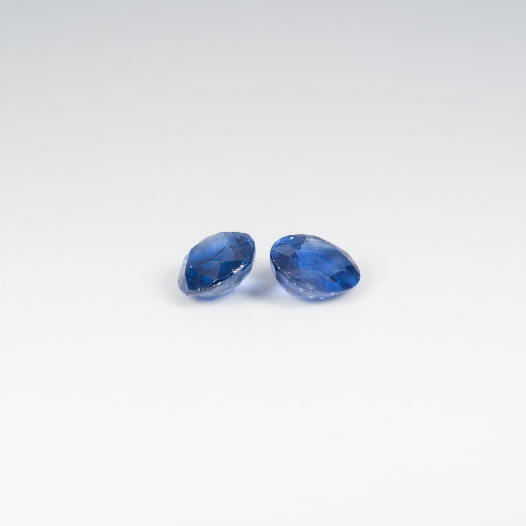1.04 carat natural blue sapphire oval 6.8x5.5mm loose gemstone – view 3