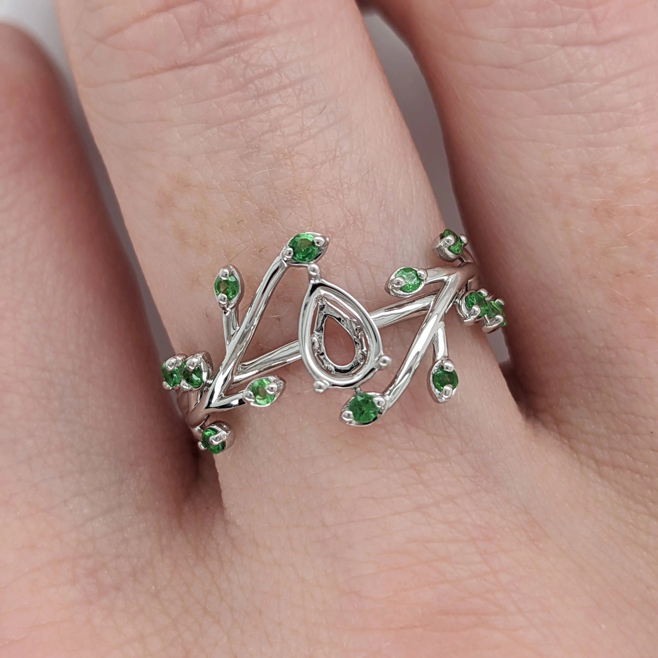 Nebula Collection | Green Tsavorite Accents Ring Setting