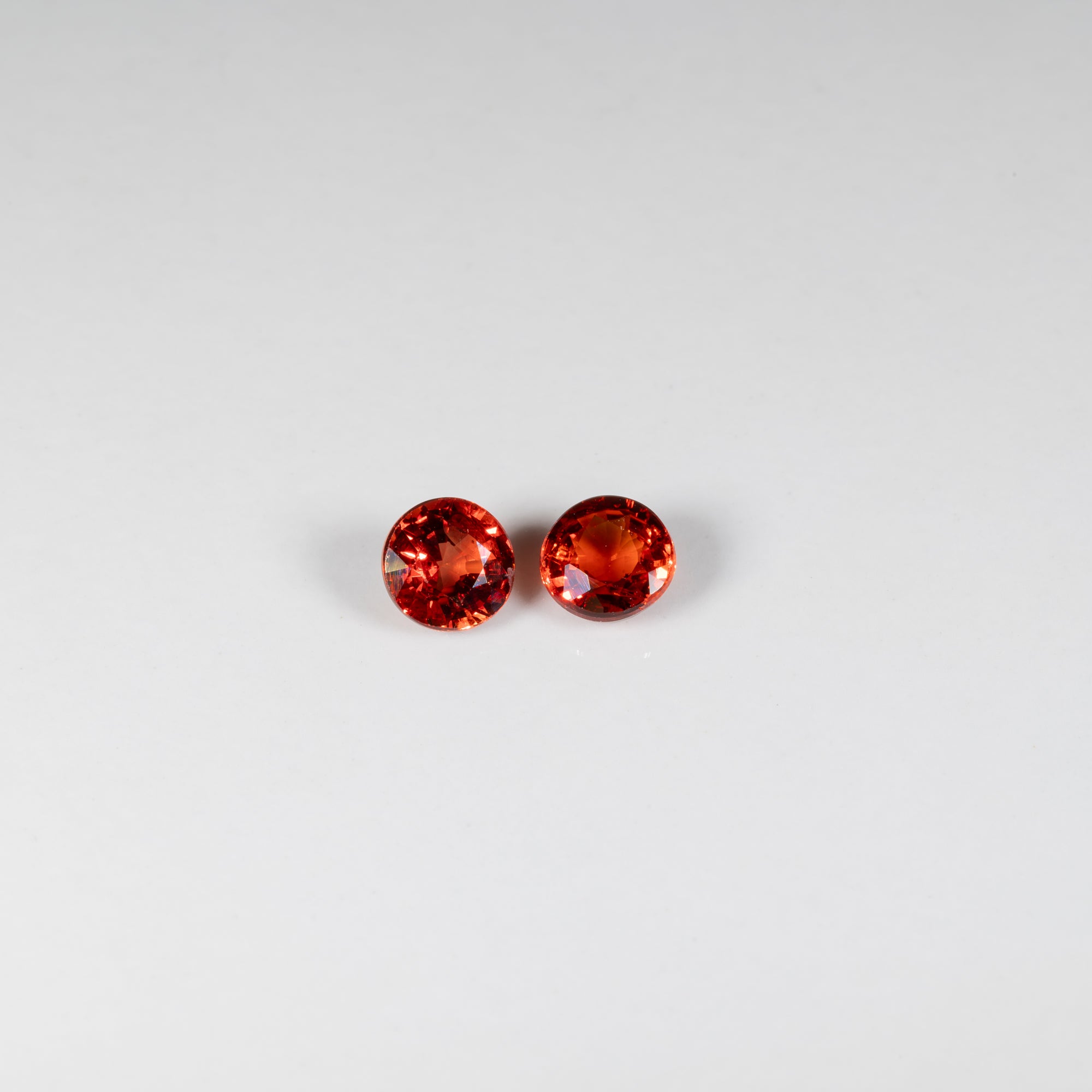 0.69 carat natural Ceylon orange sapphire round 5mm loose gemstone – view 2