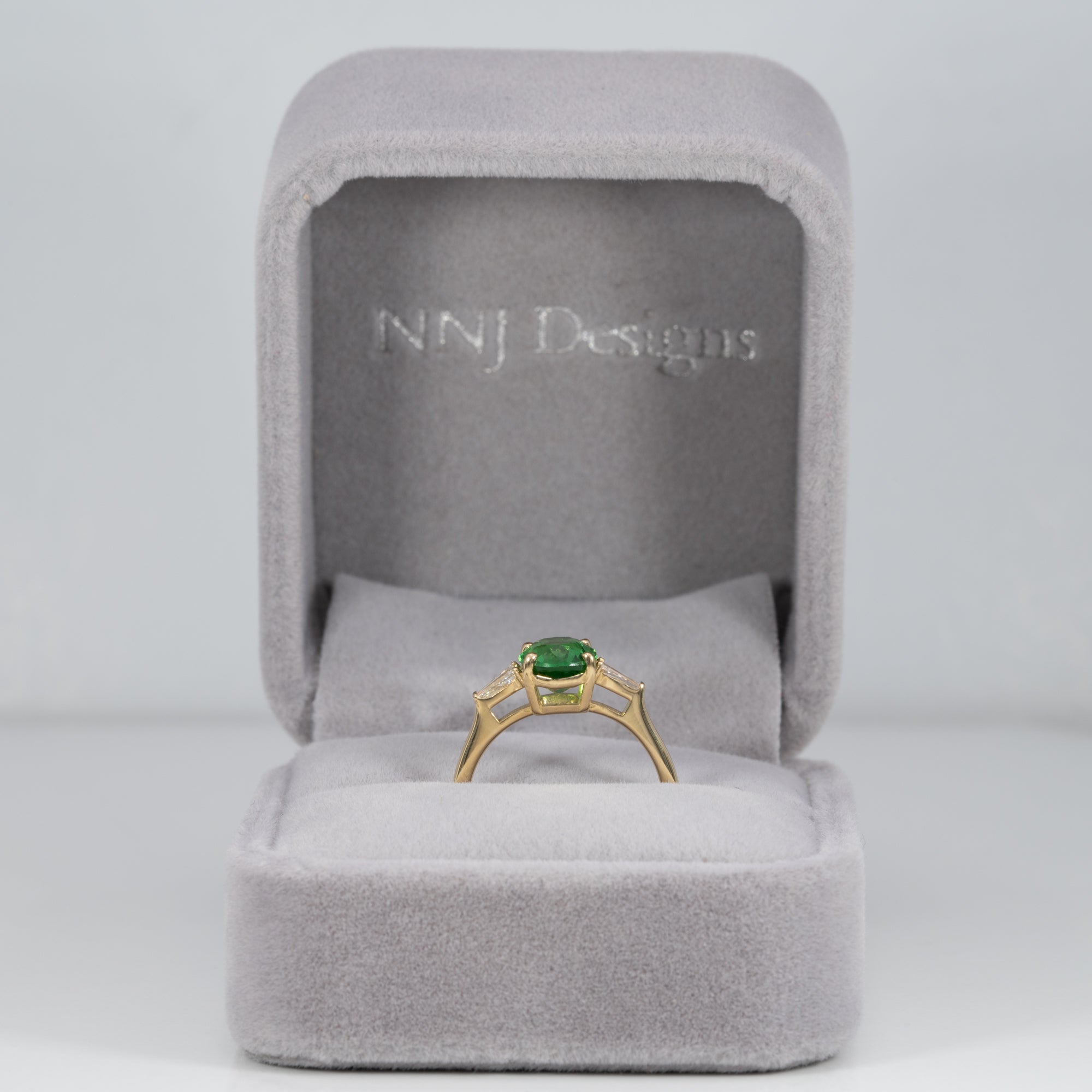 18K yellow gold tsavorite garnet ring