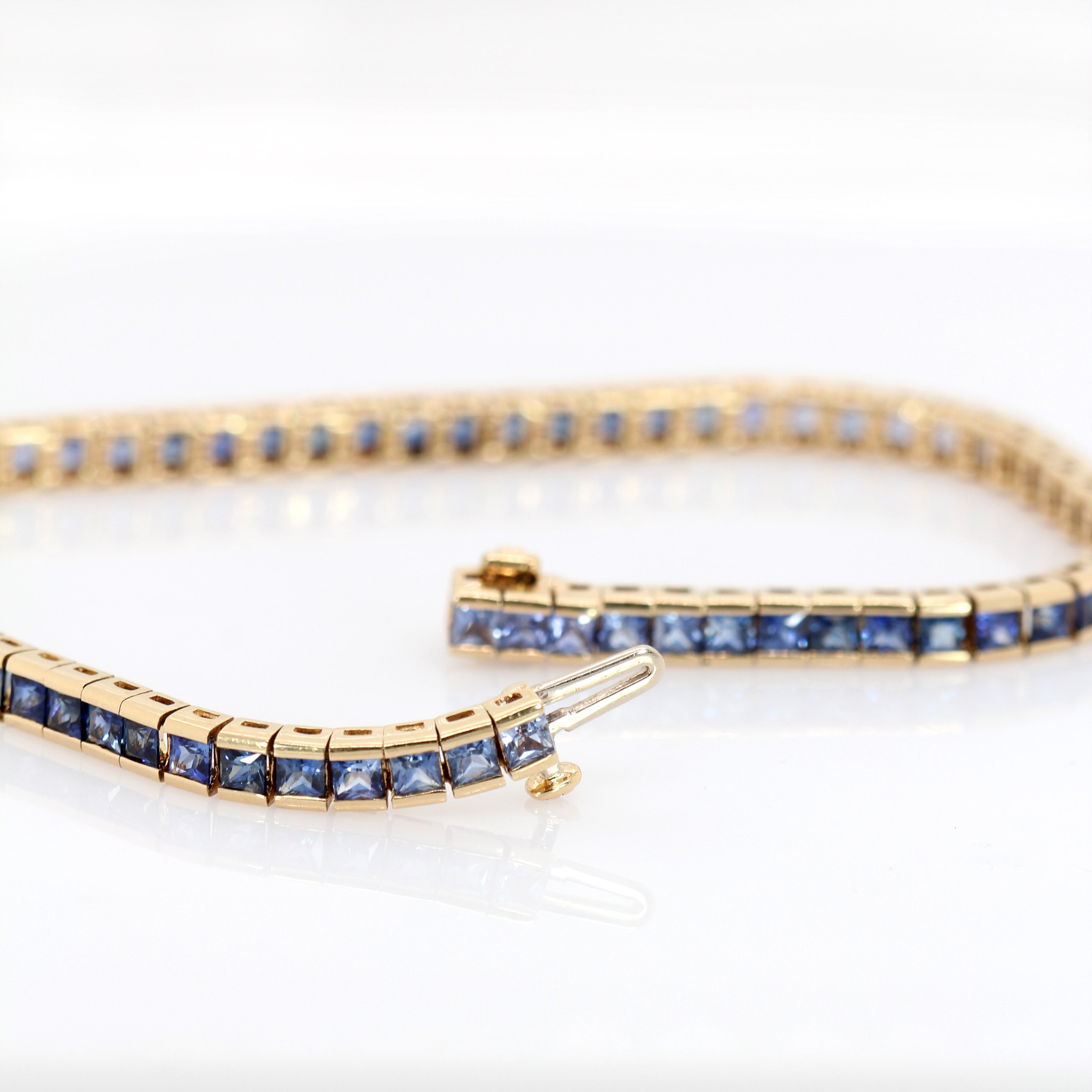 Previously Loved 14K Yellow Gold 6.60cts Ombre Sapphire Bracelet | 66 Sapphires