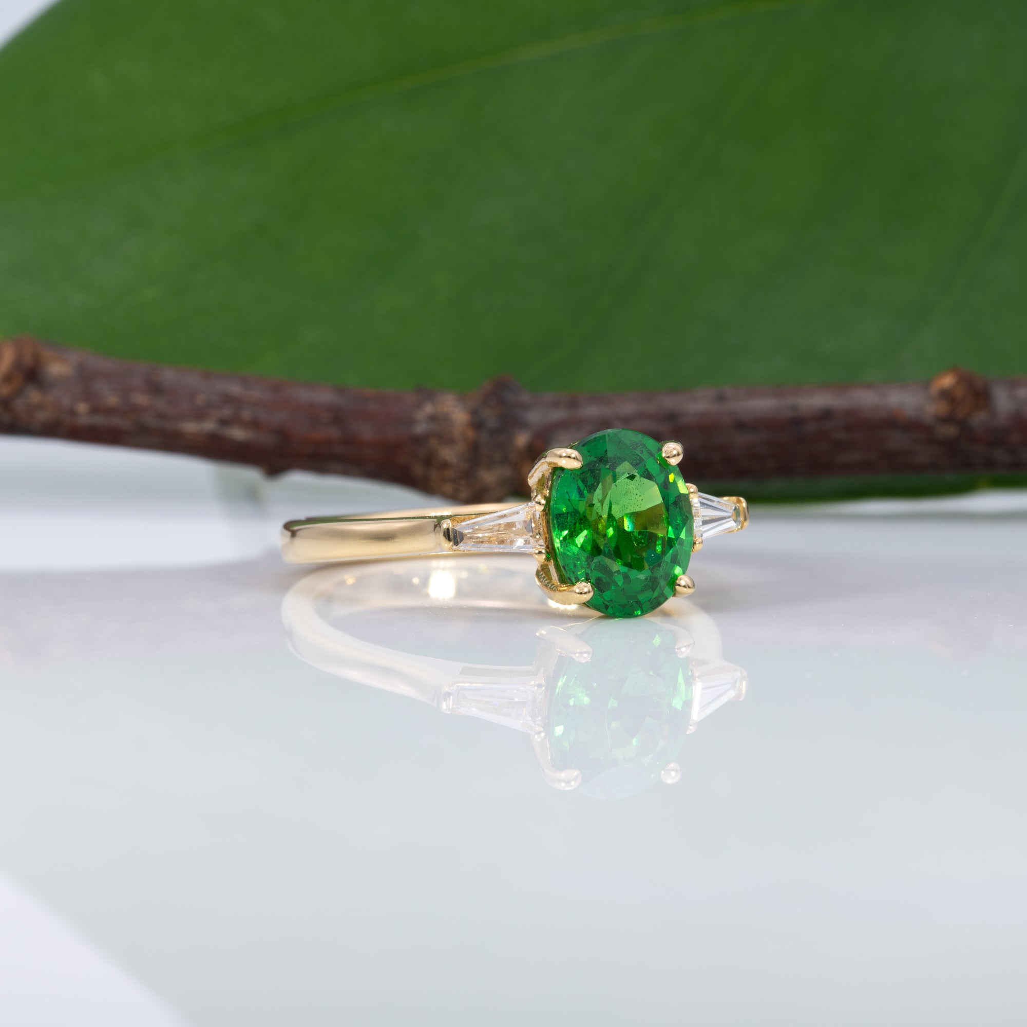 18K yellow gold tsavorite garnet ring