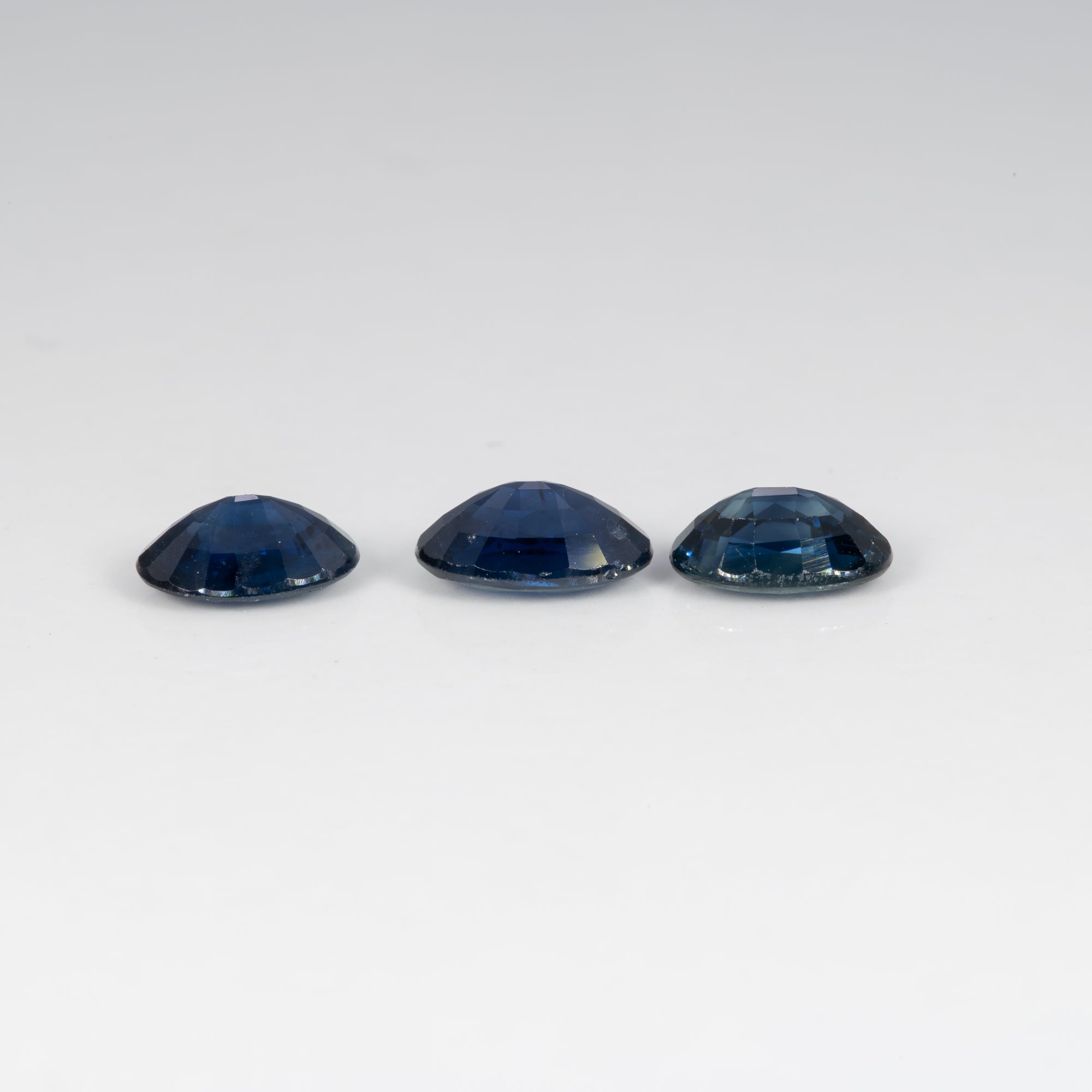 0.89 carat natural blue sapphire oval 7x5mm loose gemstone – view 3