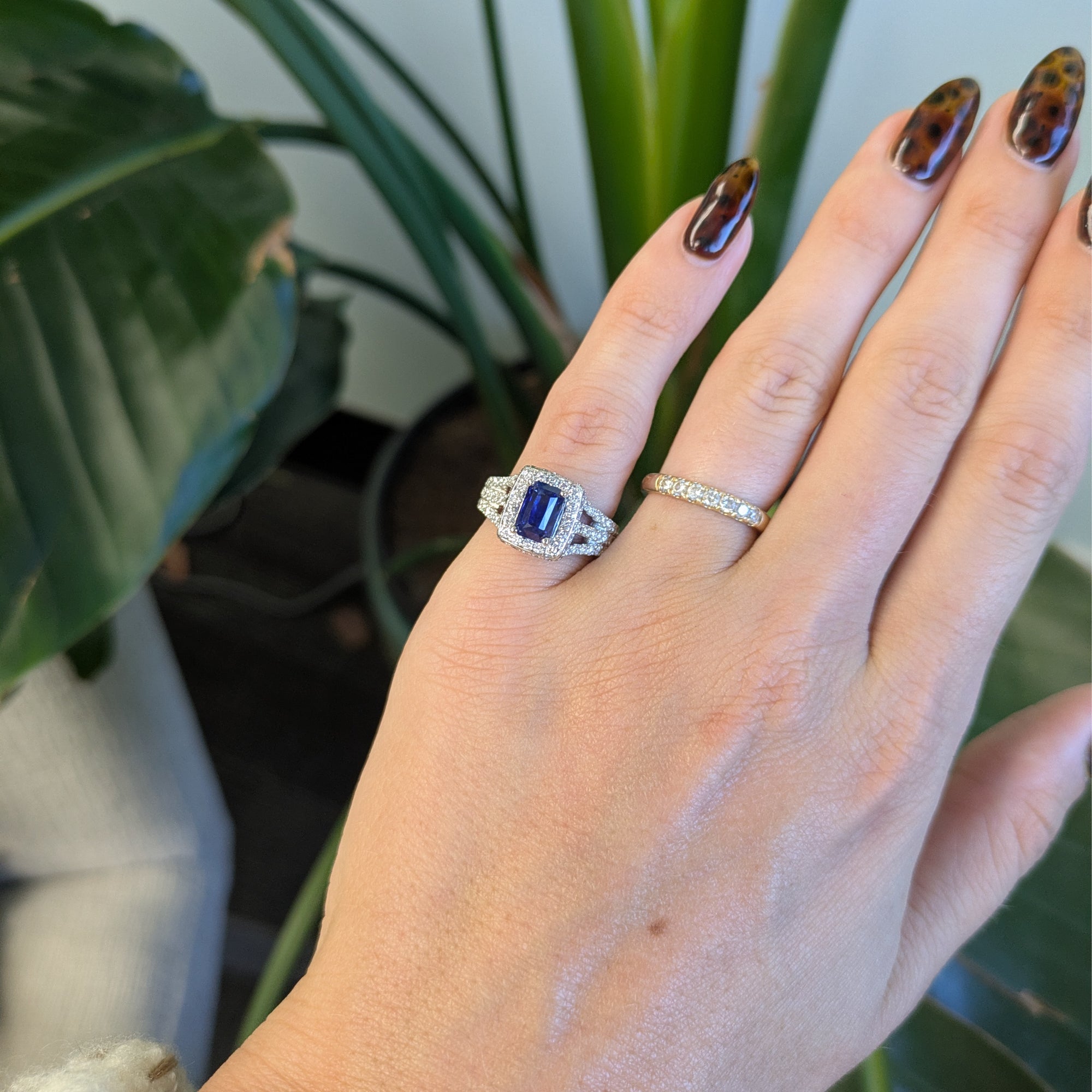 platinum ceylon sapphire ring
