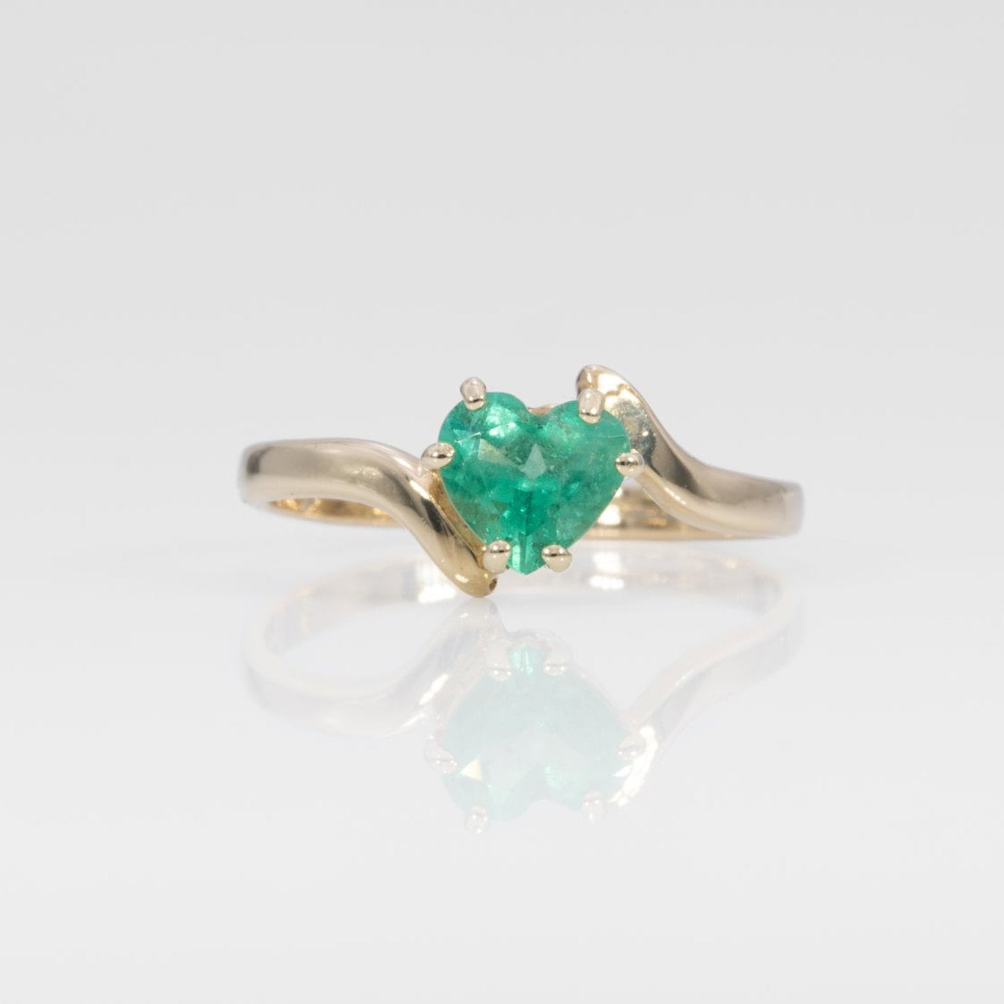 10K yellow gold colombian emerald ring