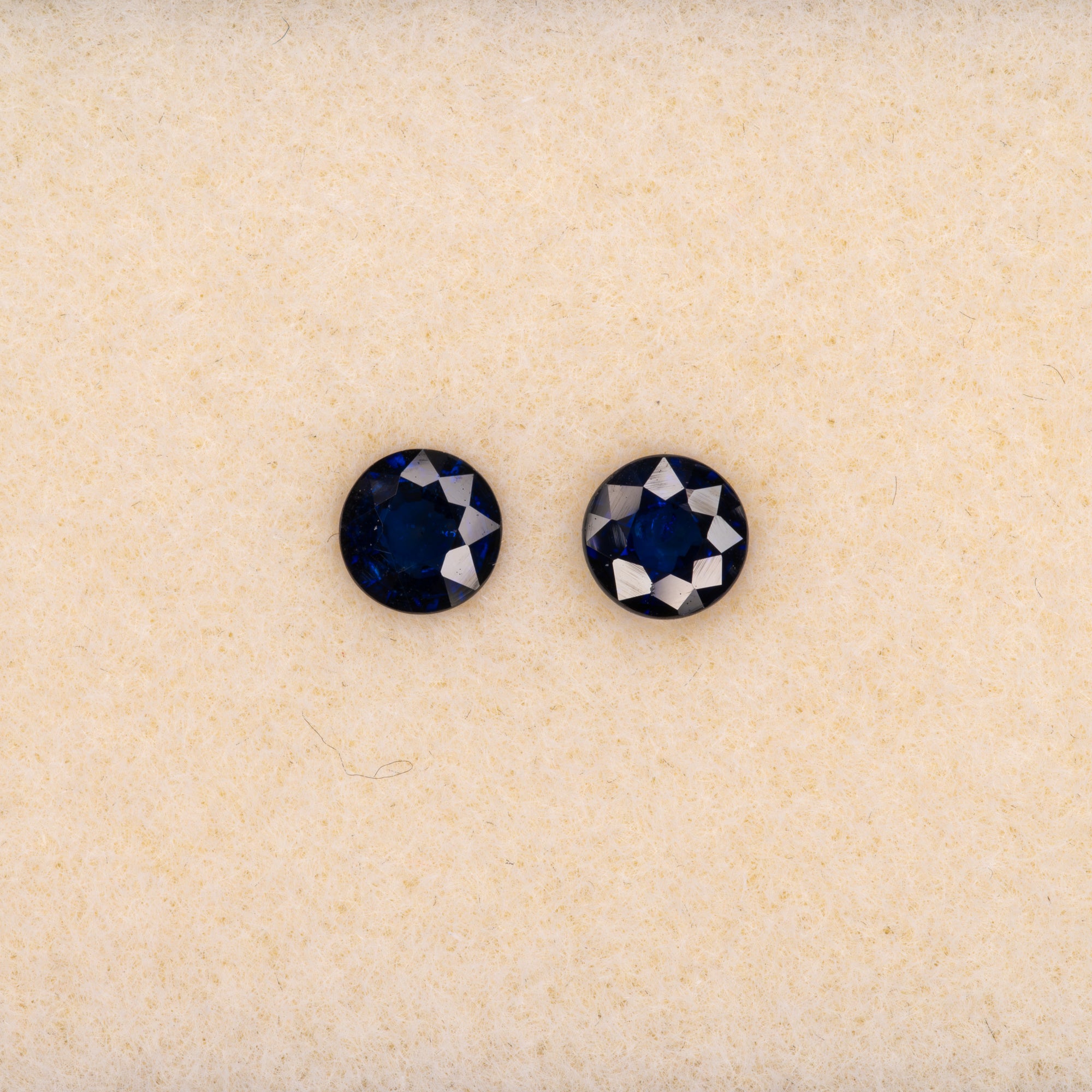 0.19 carat natural blue sapphire round 3.5mm loose gemstone – view 2