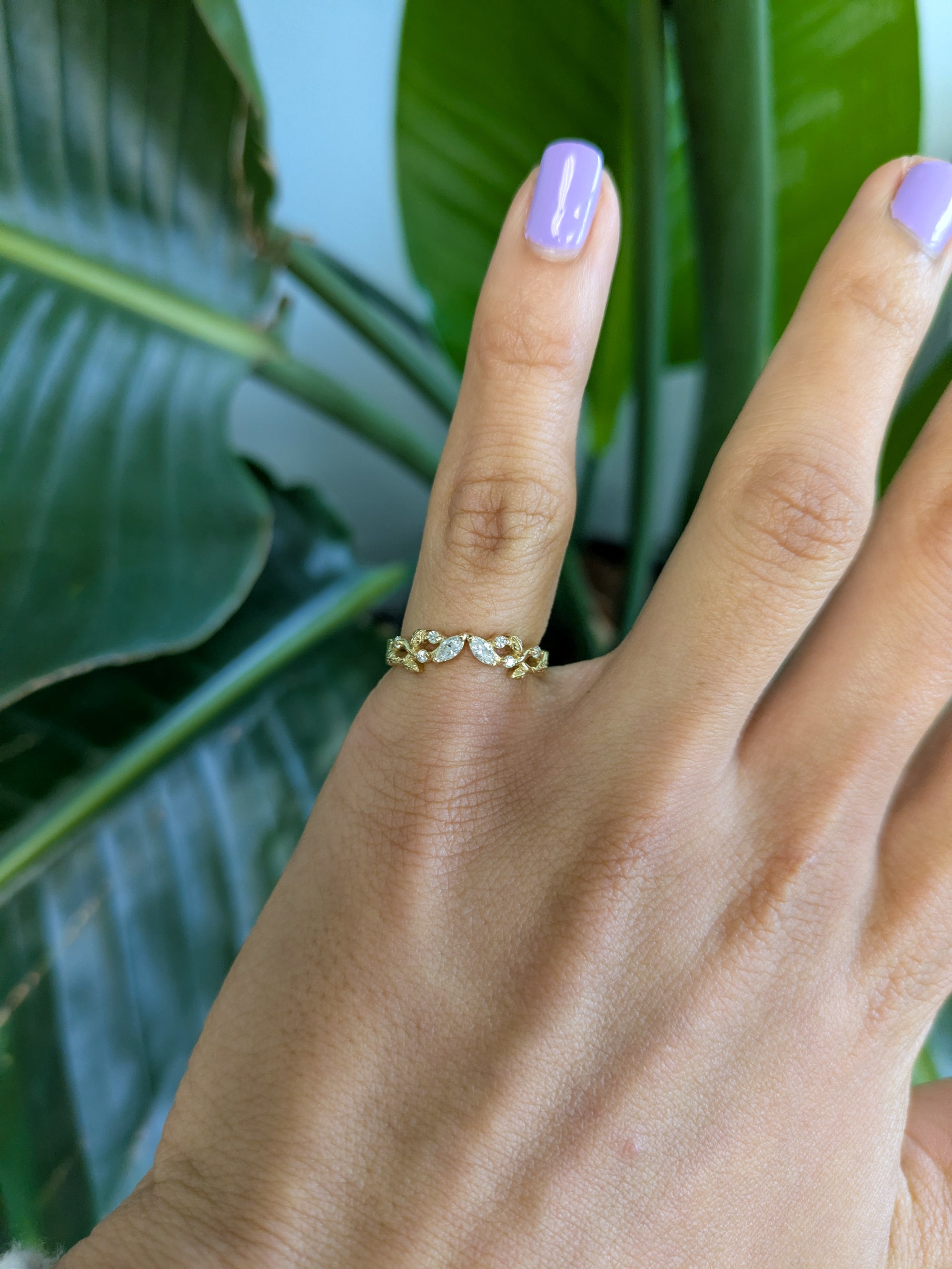 14K yellow gold diamond band