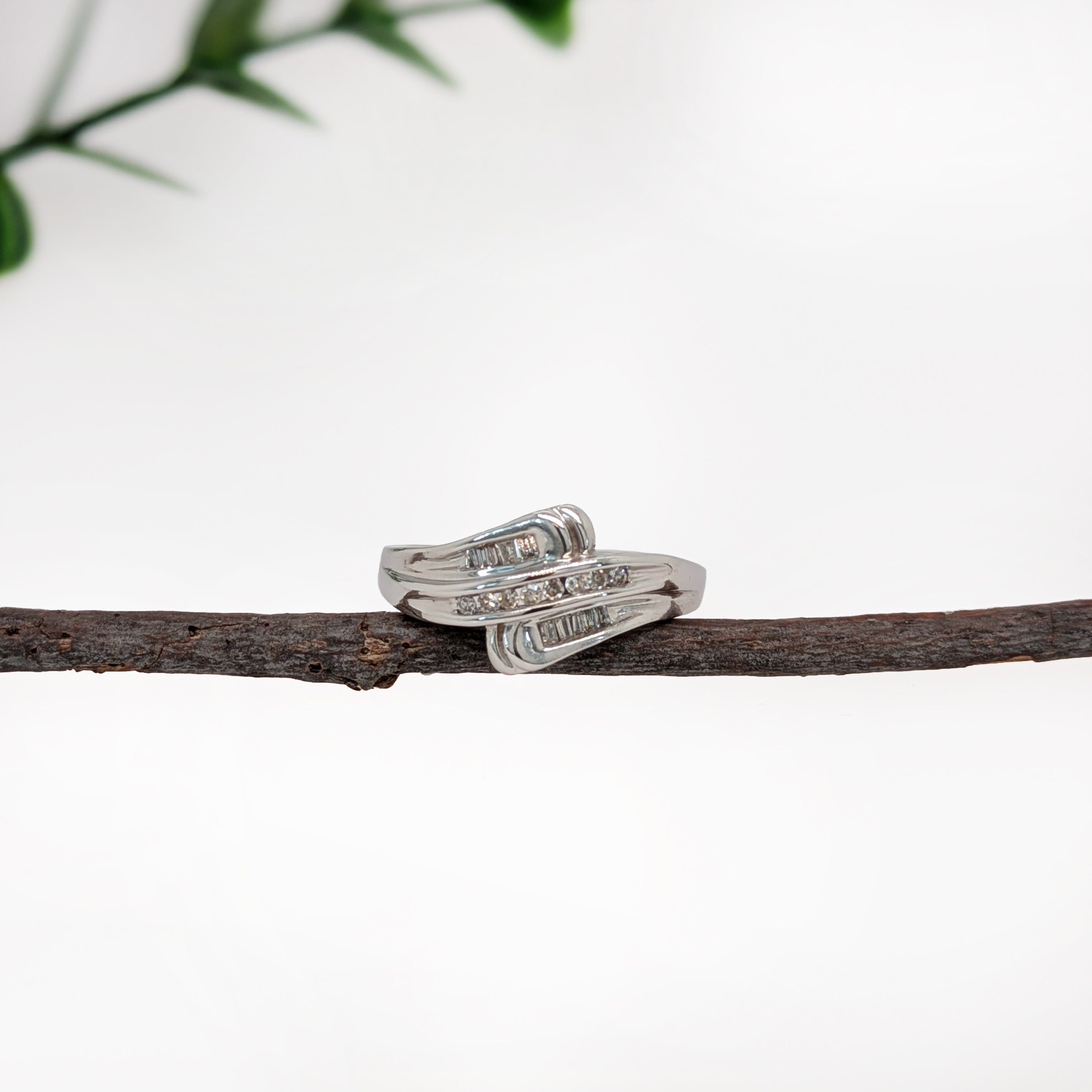 Previously Loved 10K White Gold Diamond Ring