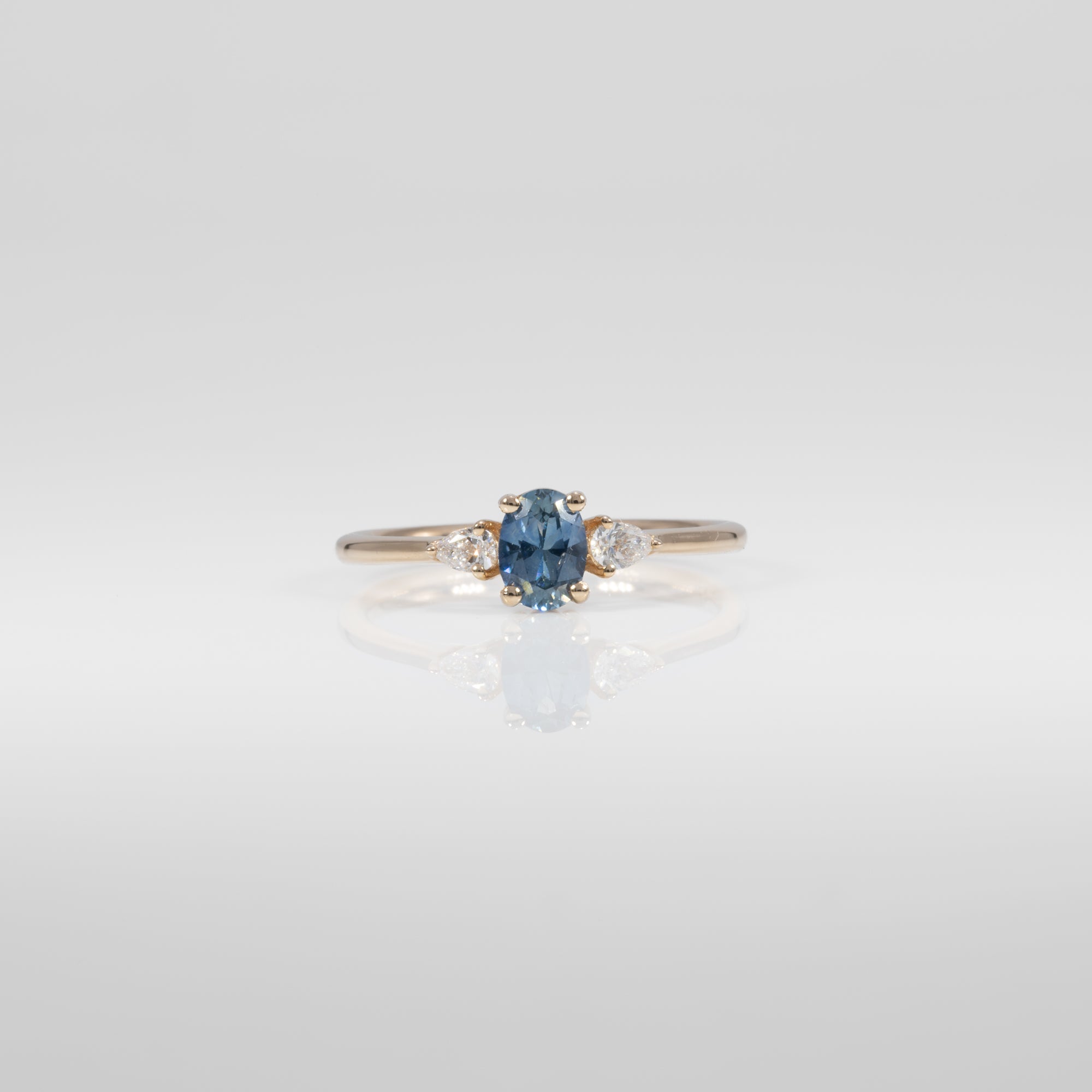14K yellow gold montana sapphire ring