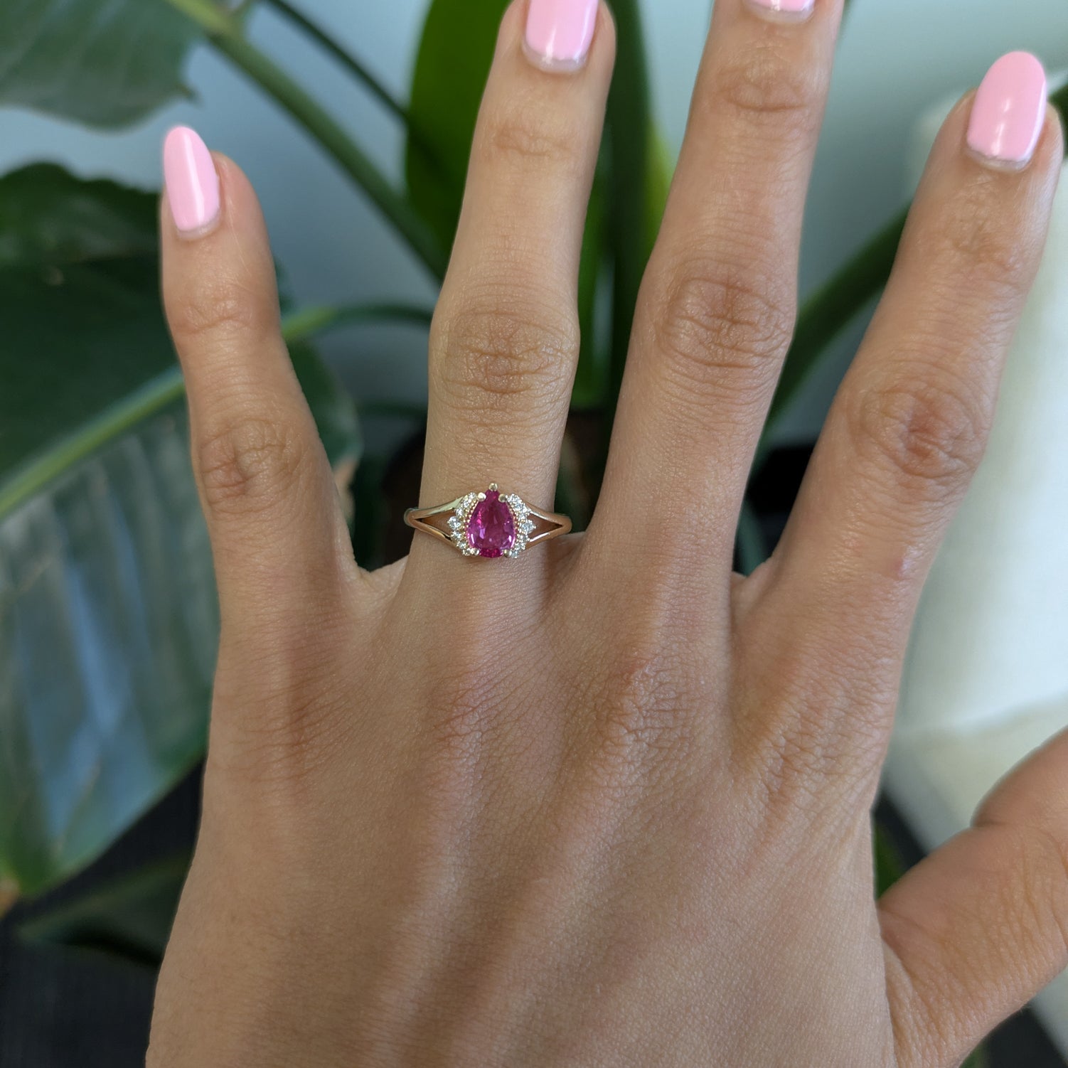 14K yellow gold pink sapphire ring