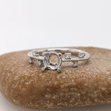 Round Cut Semi-Mount Engagement Ring with Diamond Accents – 5.5mm