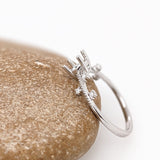 Round Cut Semi-Mount Engagement Ring with Diamond Accents – 5.5mm