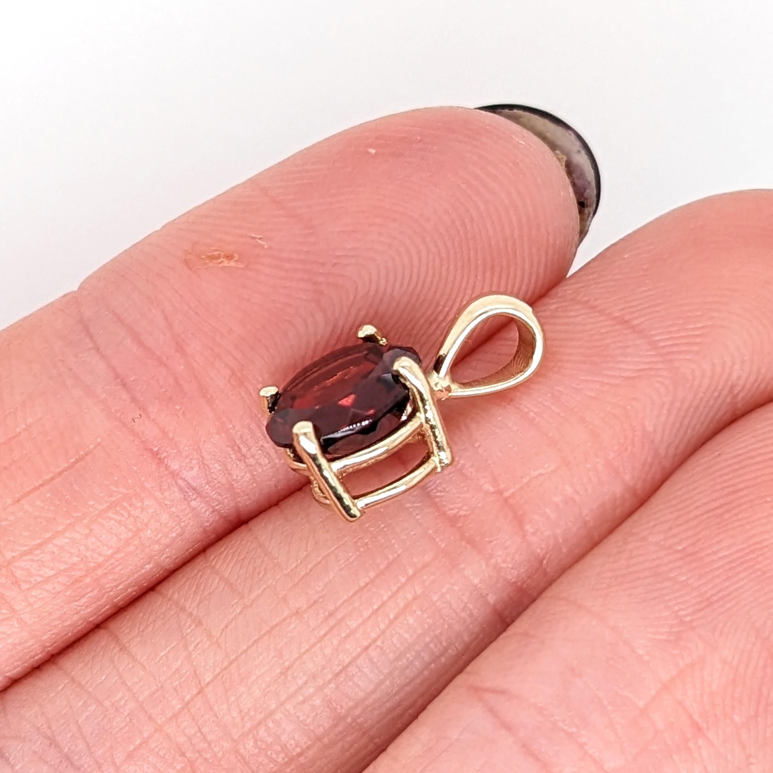 2.2ct Red Garnet Solitaire Pendant in Solid 14K Yellow Gold Round 8mm