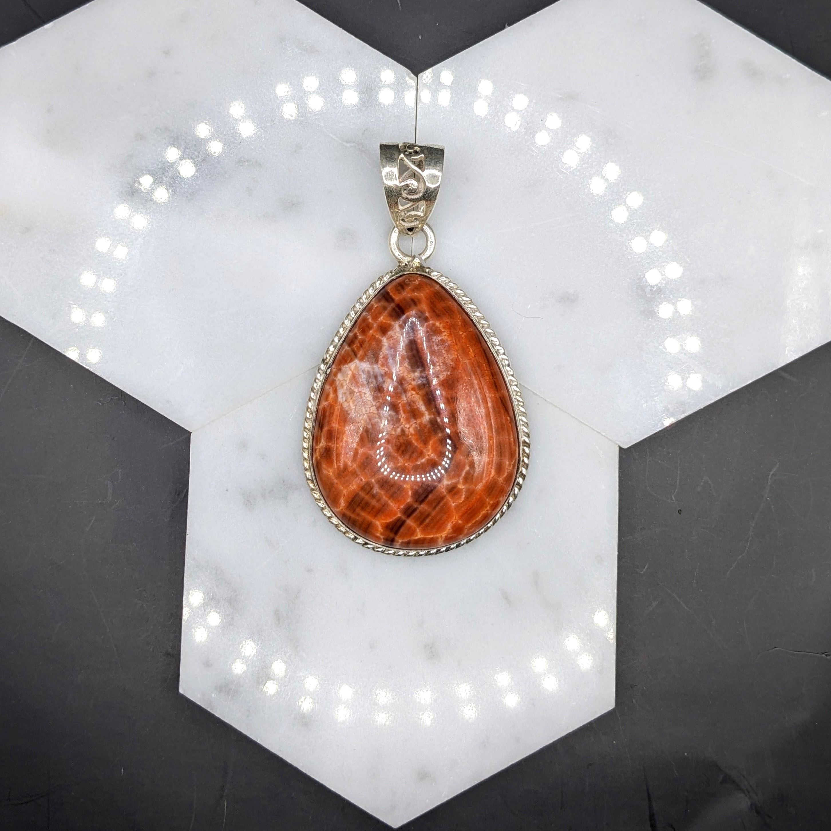 Natural Spiny Oyster Shell Pendant in Solid Vermeil | Pear Shape | Cabochon Cut