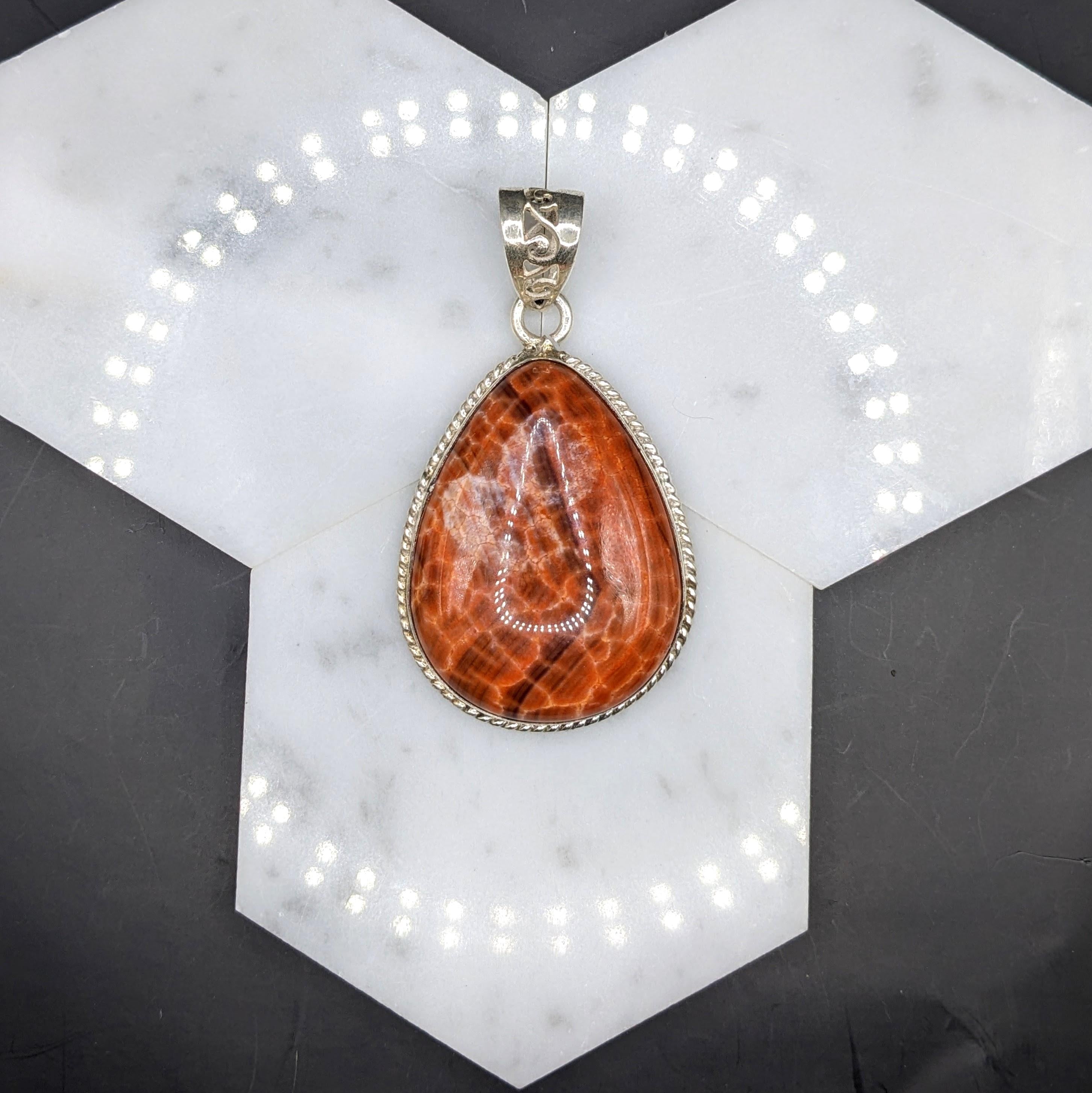 Natural Spiny Oyster Shell Pendant in Solid Vermeil | Pear Shape | Cabochon Cut